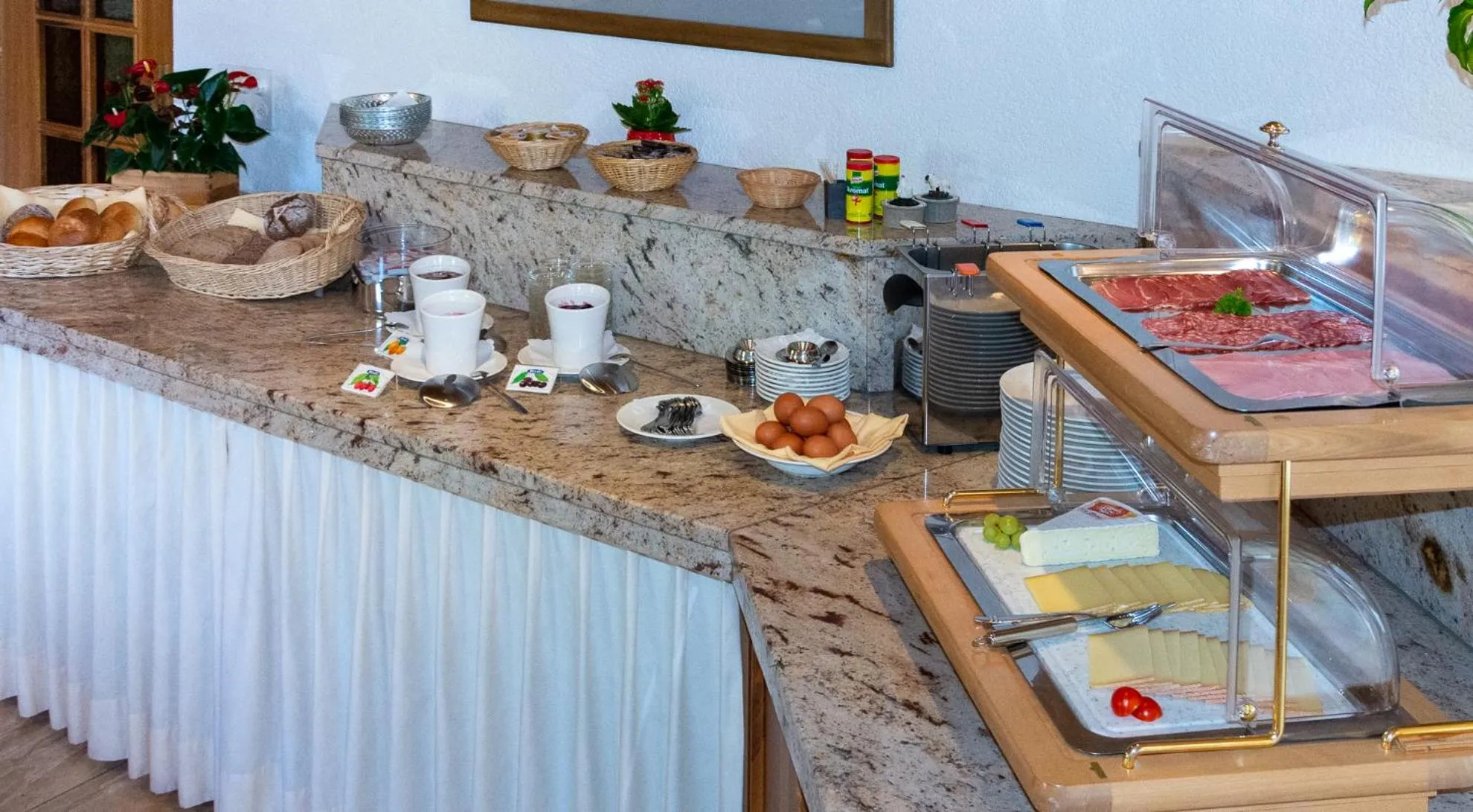 Breakfast in Hotel Portjengrat