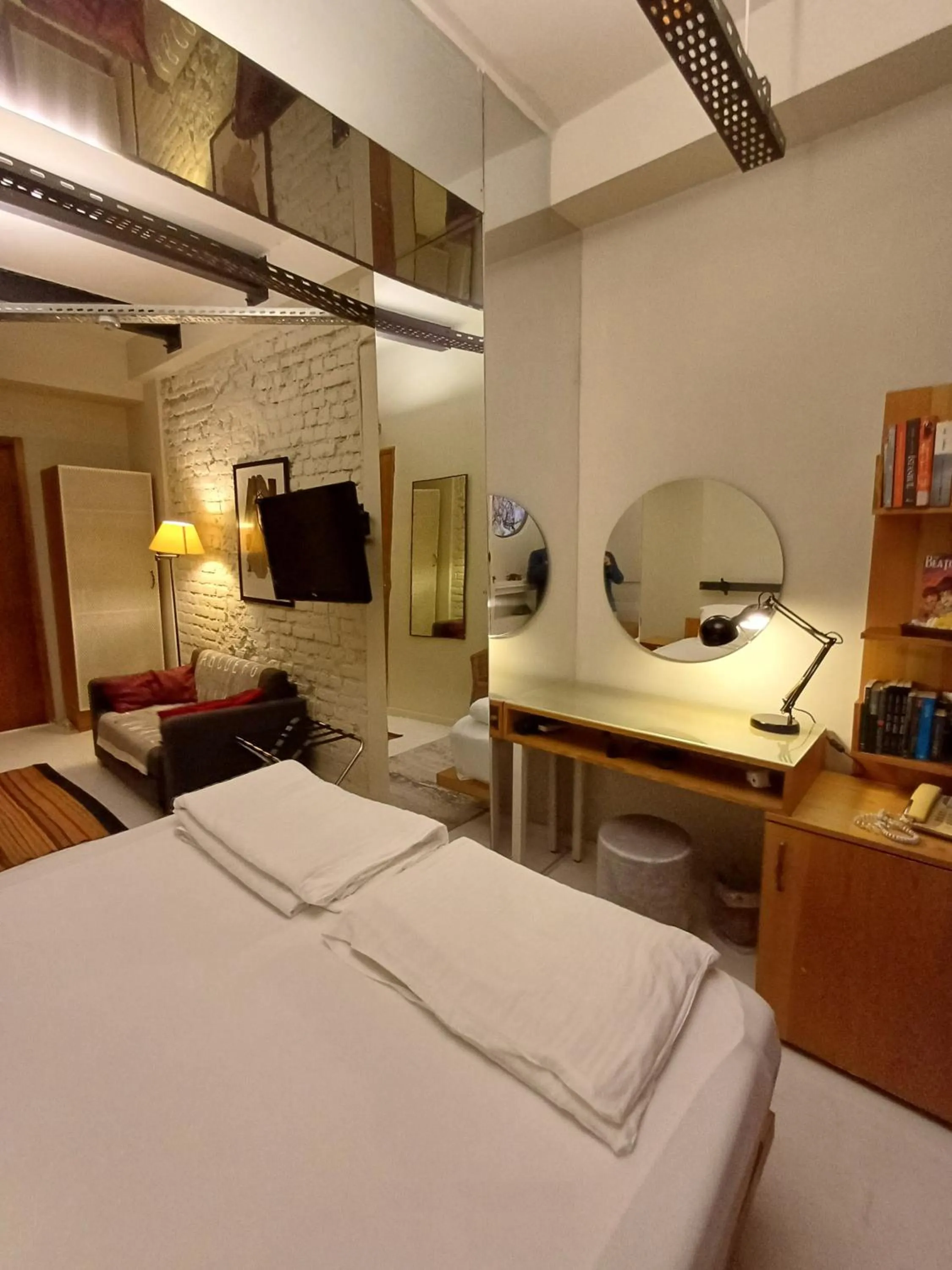 Bedroom, Bed in Peradays