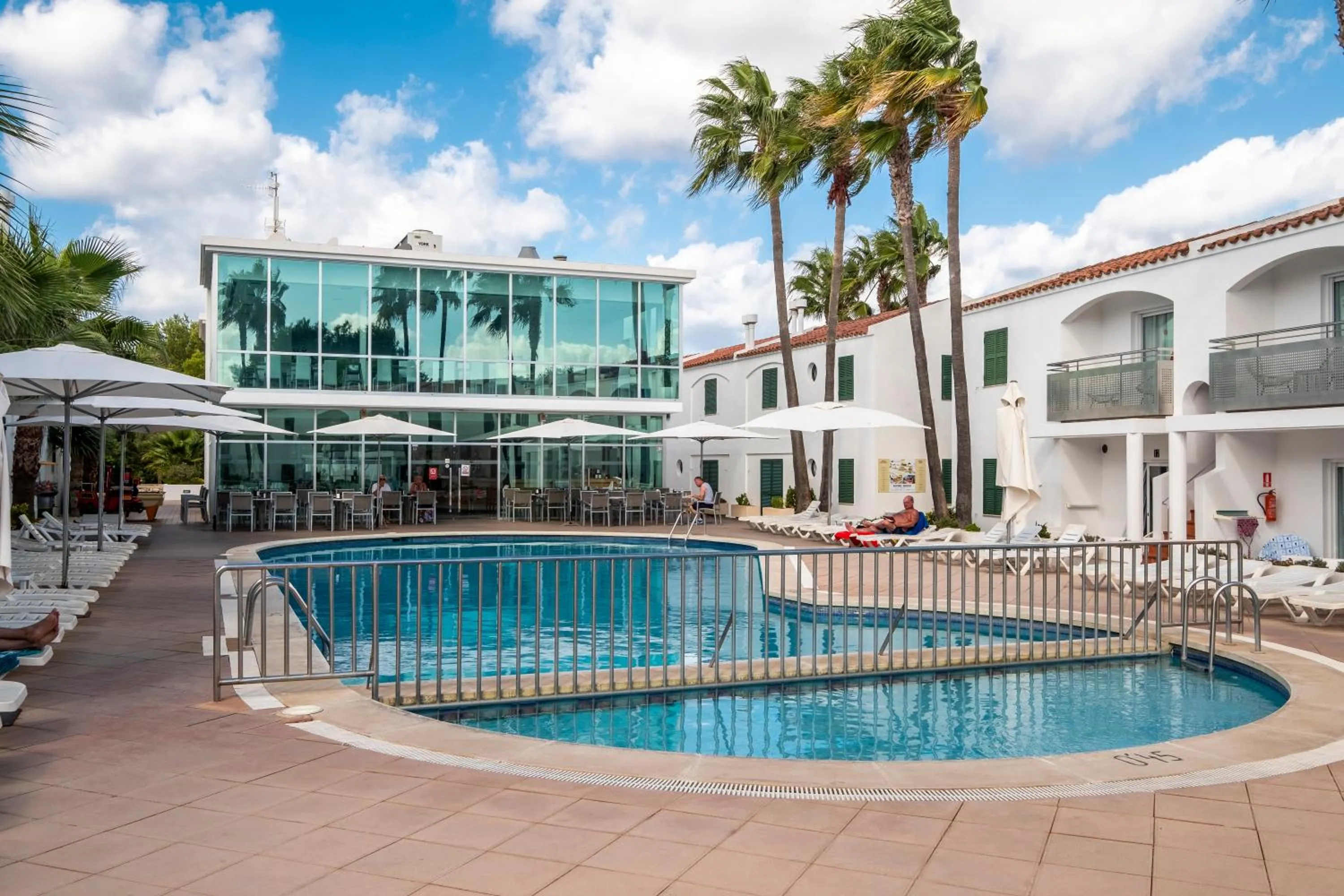 Facade/entrance in Apartaments Cales de Ponent