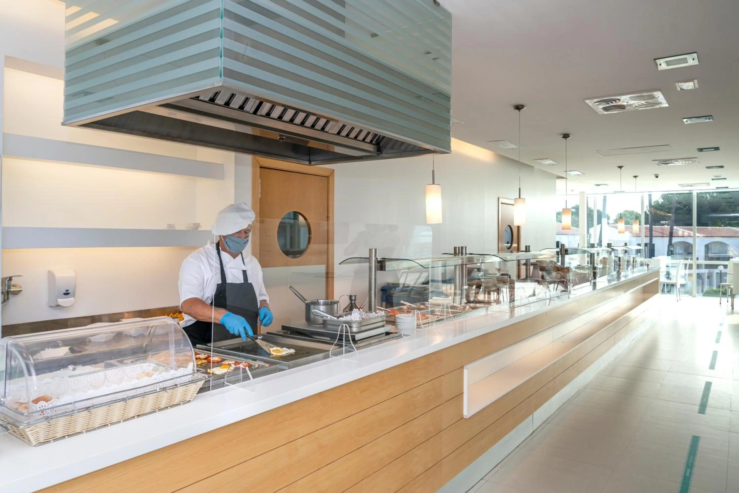 Restaurant/places to eat in Apartaments Cales de Ponent