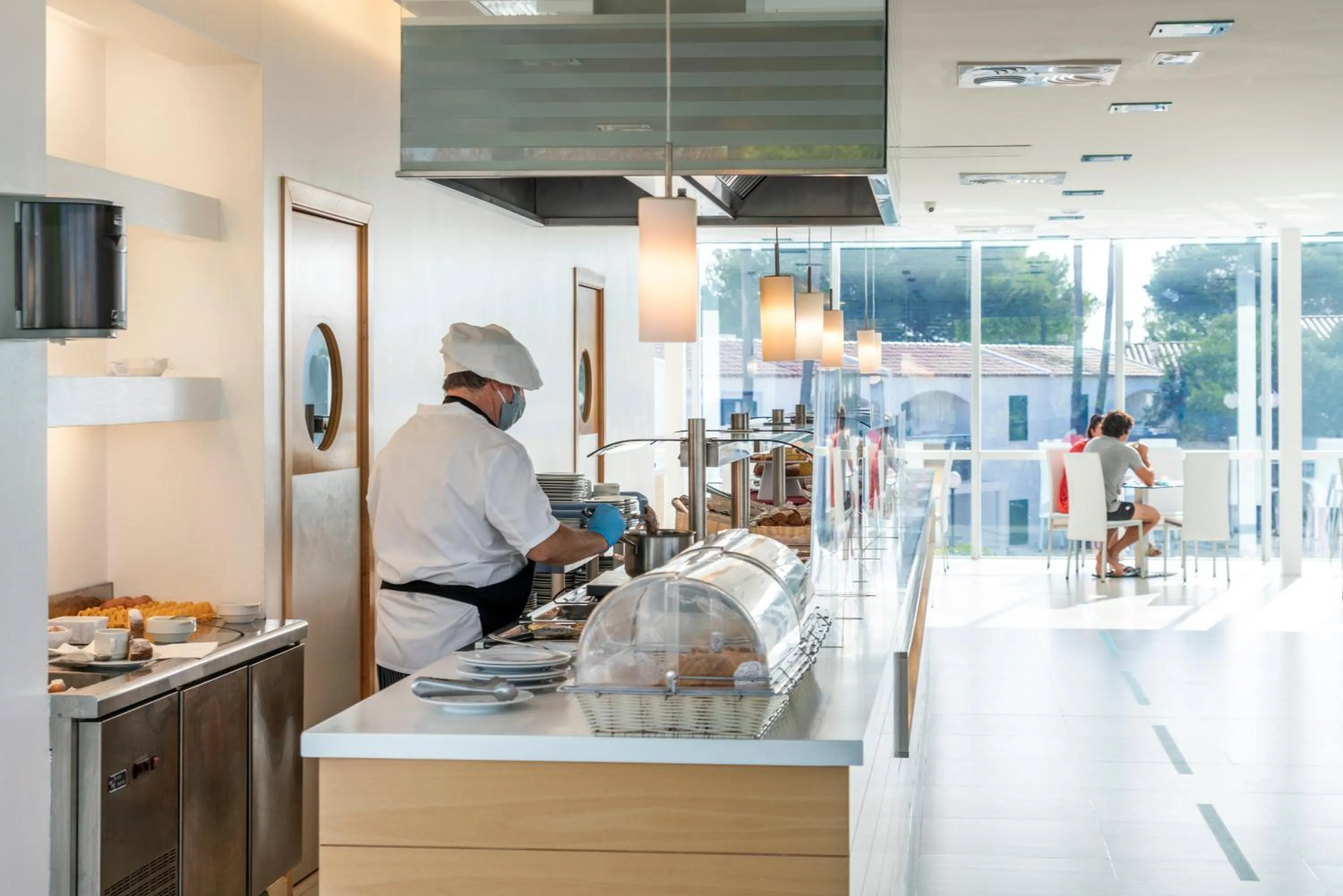 Restaurant/places to eat in Apartaments Cales de Ponent