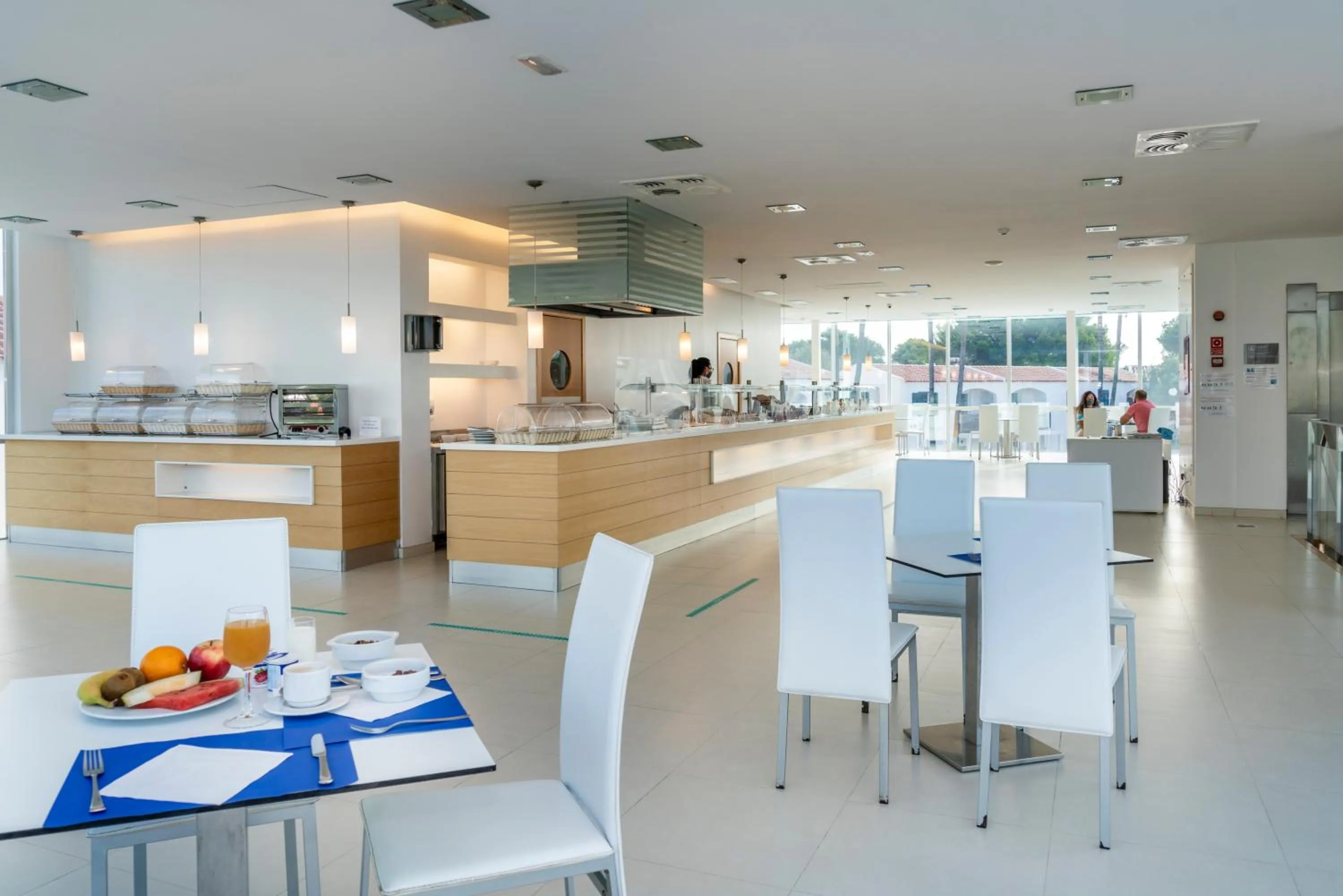 Restaurant/places to eat in Apartaments Cales de Ponent