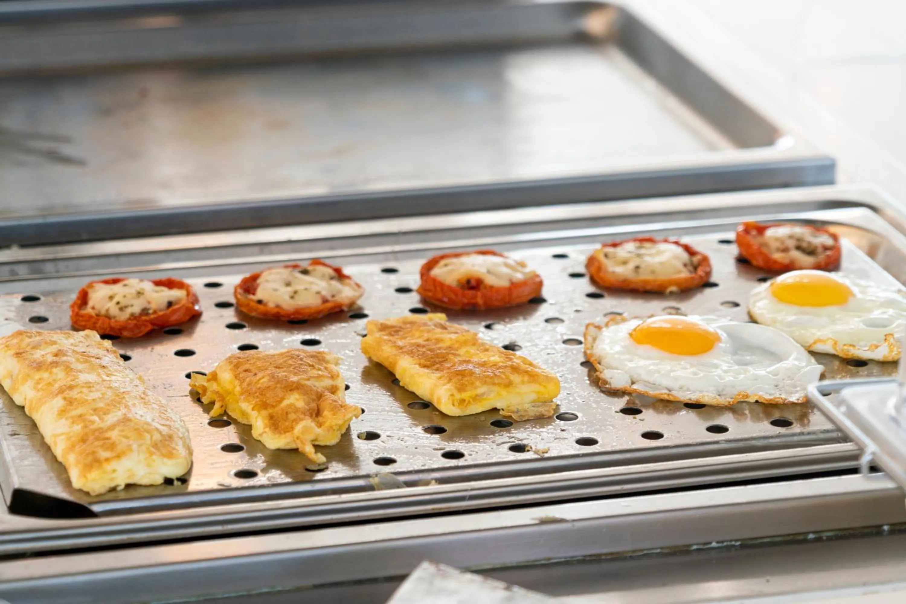 Buffet breakfast in Apartaments Cales de Ponent