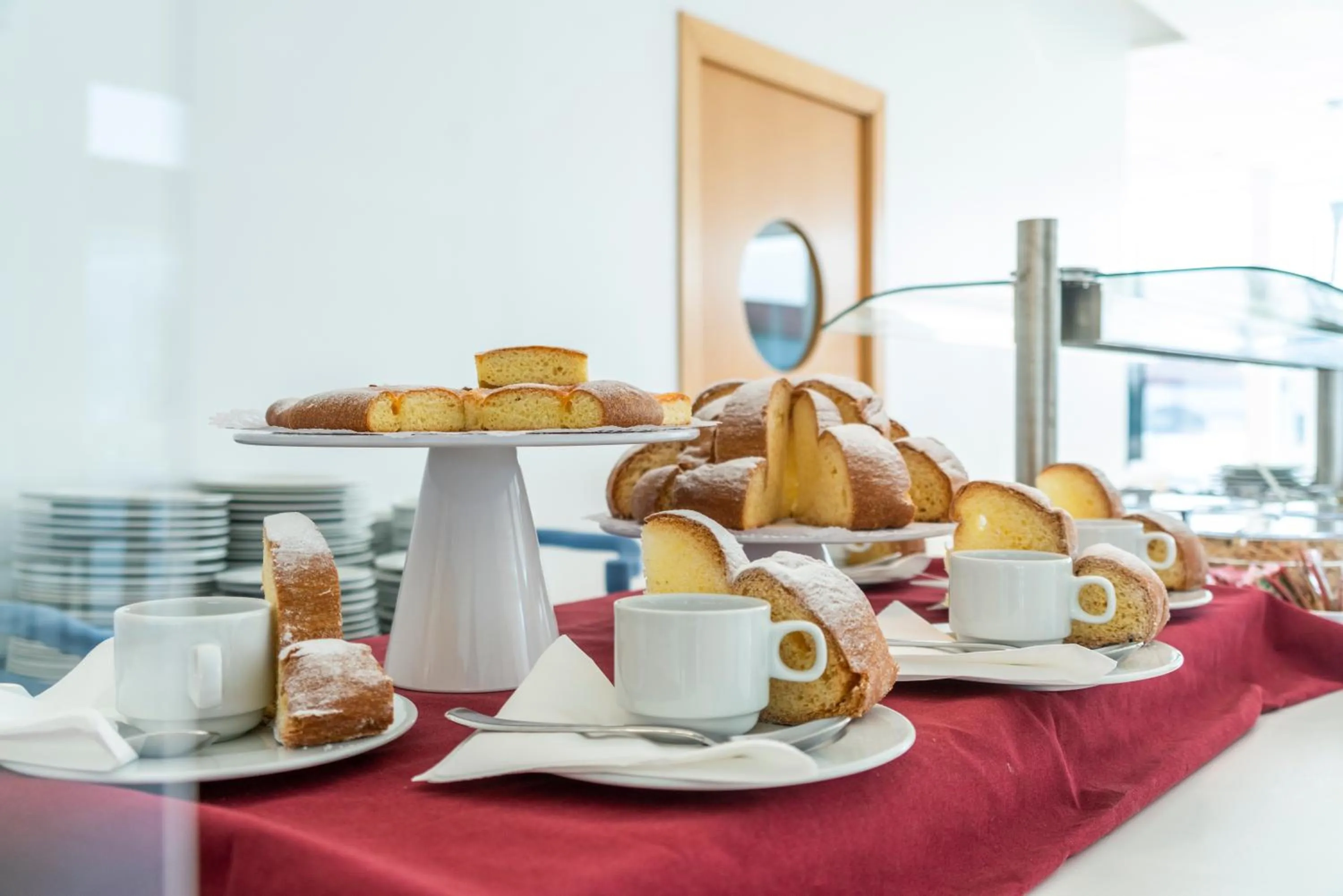 Buffet breakfast in Apartaments Cales de Ponent
