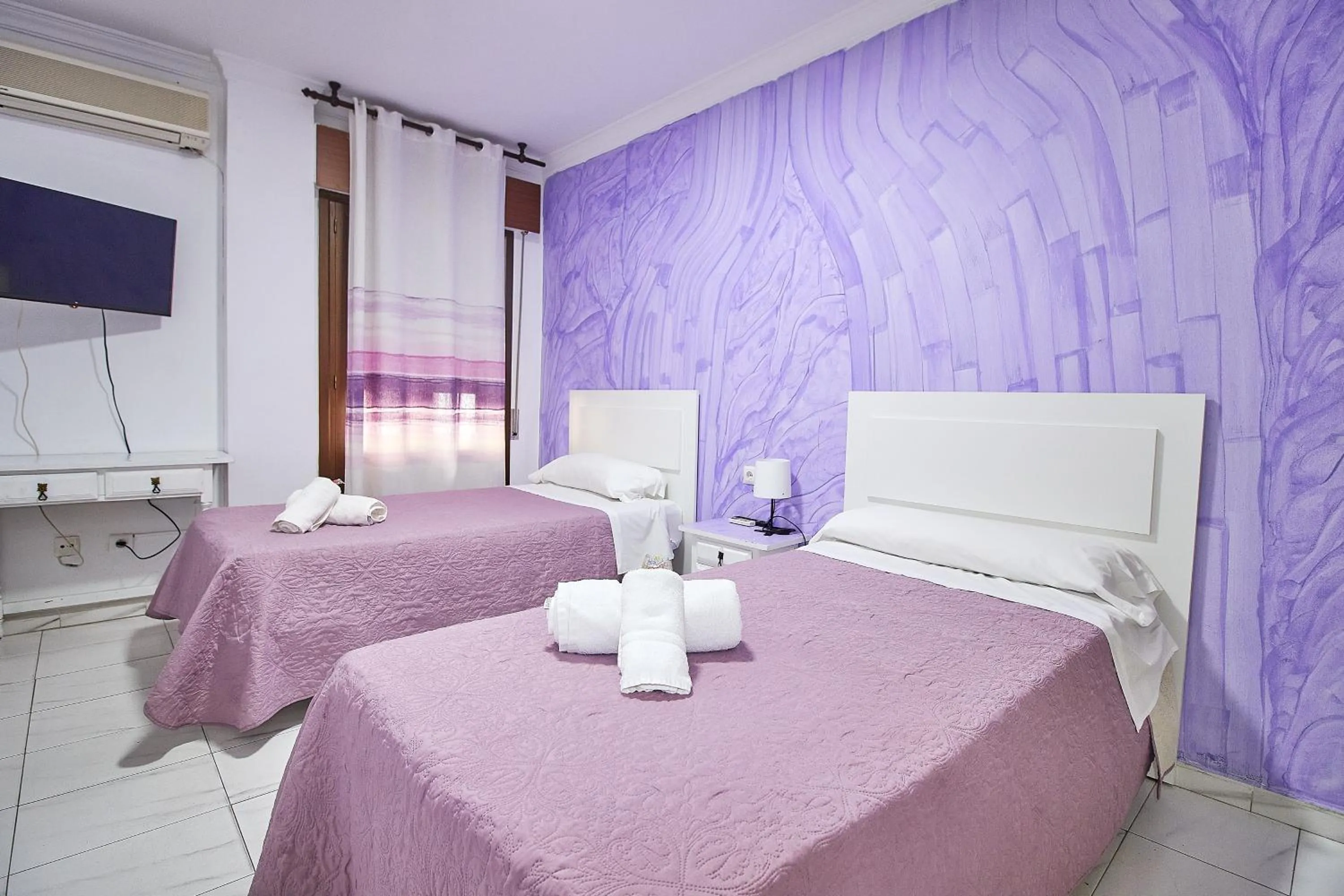 Bedroom, Bed in Hotel Virgen de los Reyes