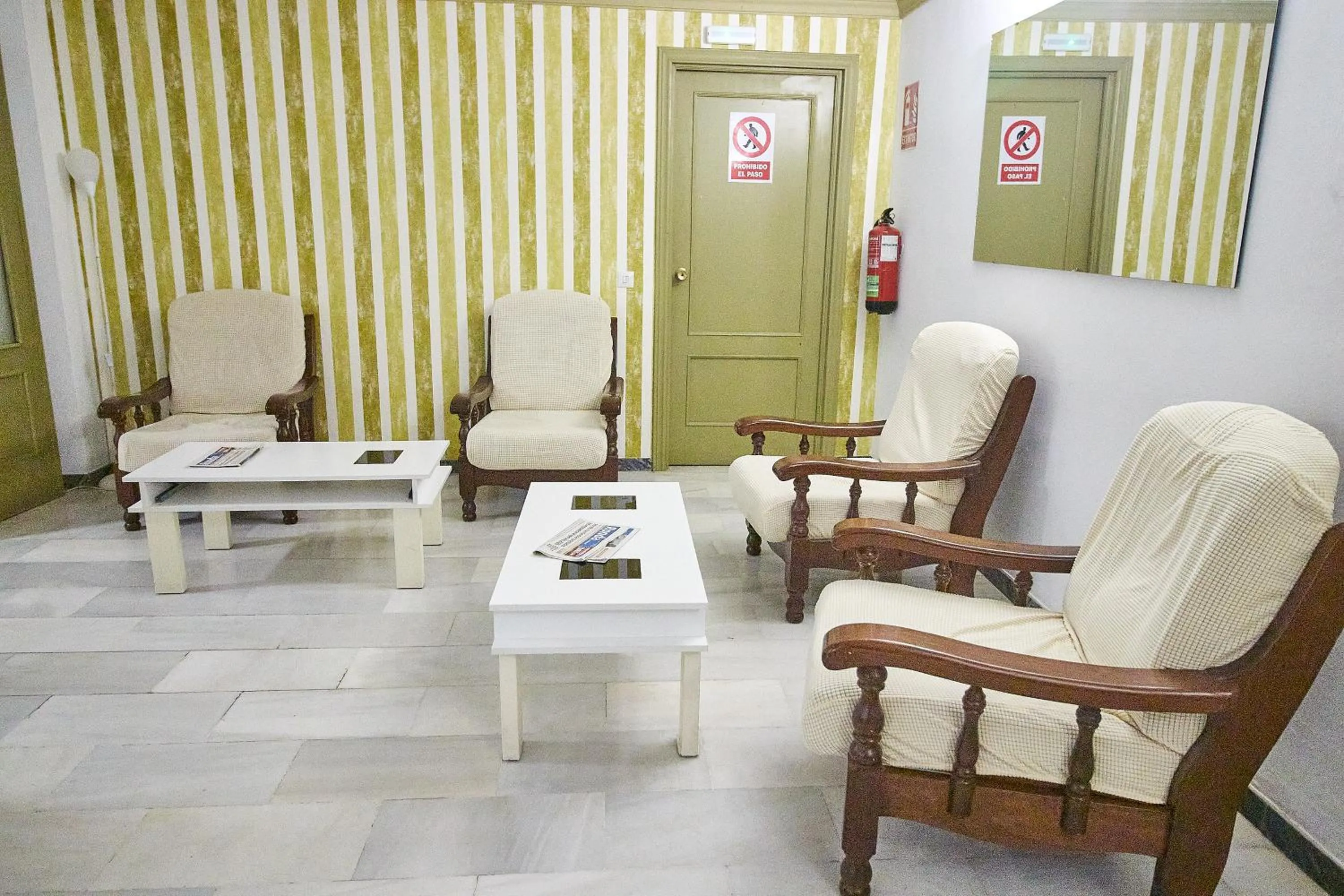 Living room in Hotel Virgen de los Reyes