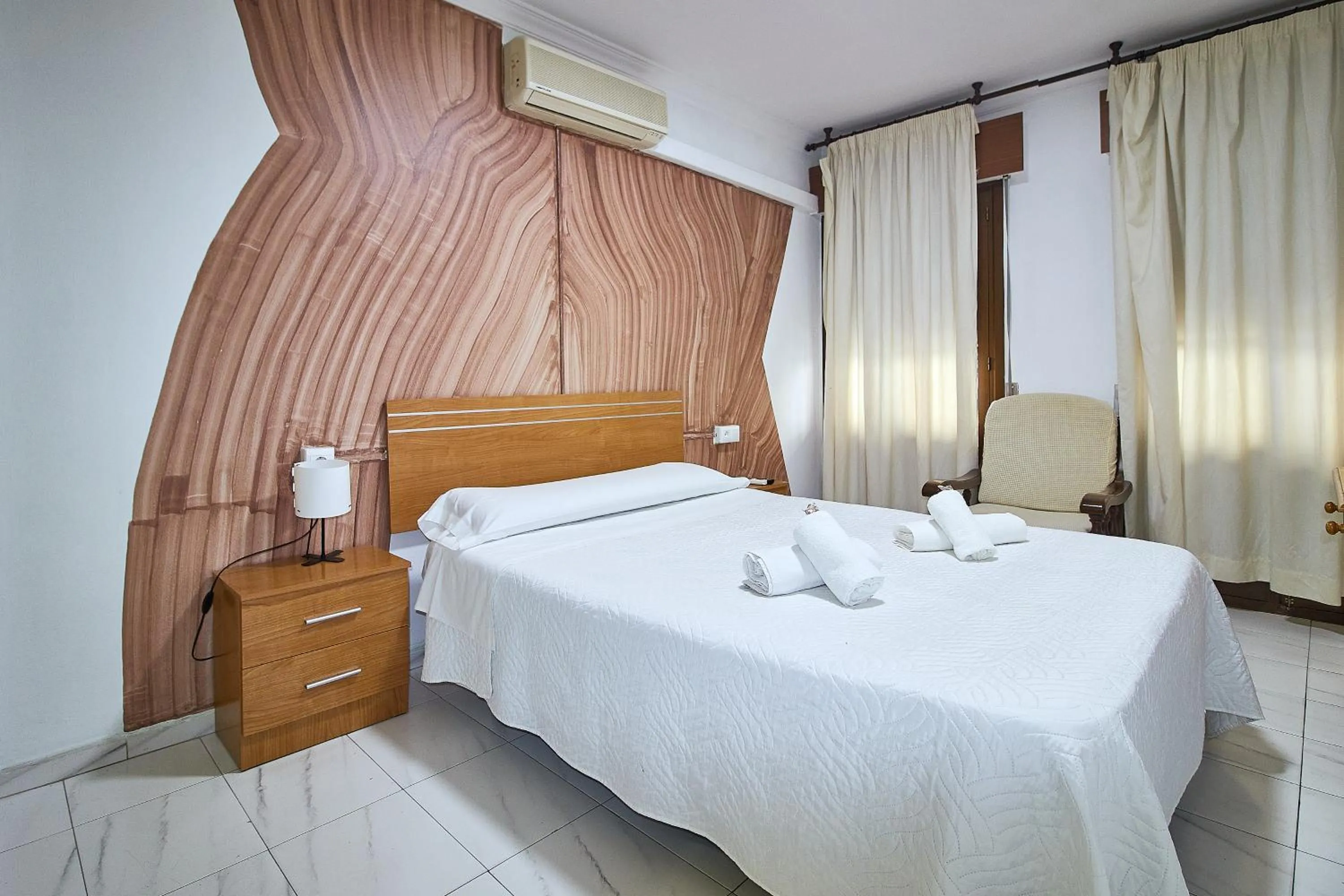 Bedroom, Bed in Hotel Virgen de los Reyes