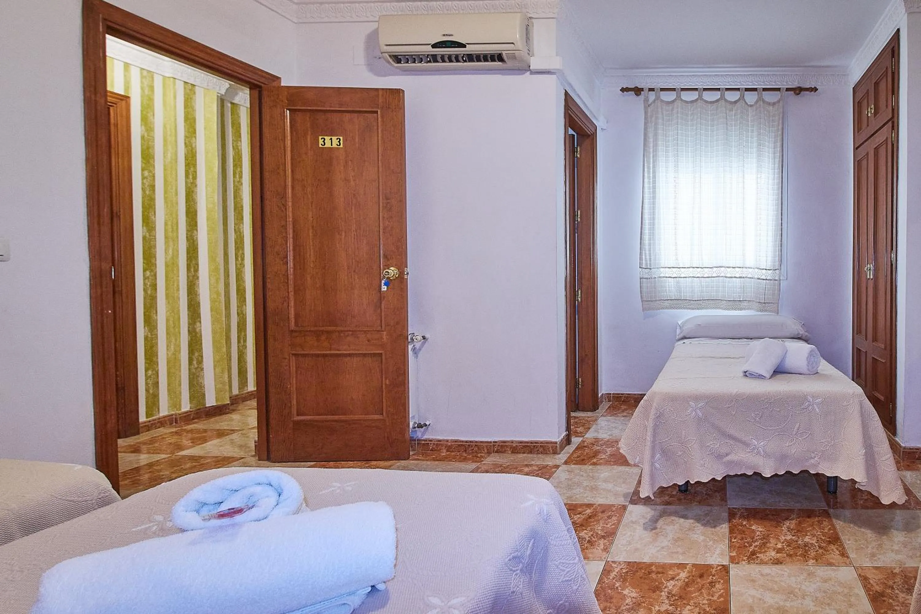 Bedroom, Bed in Hotel Virgen de los Reyes