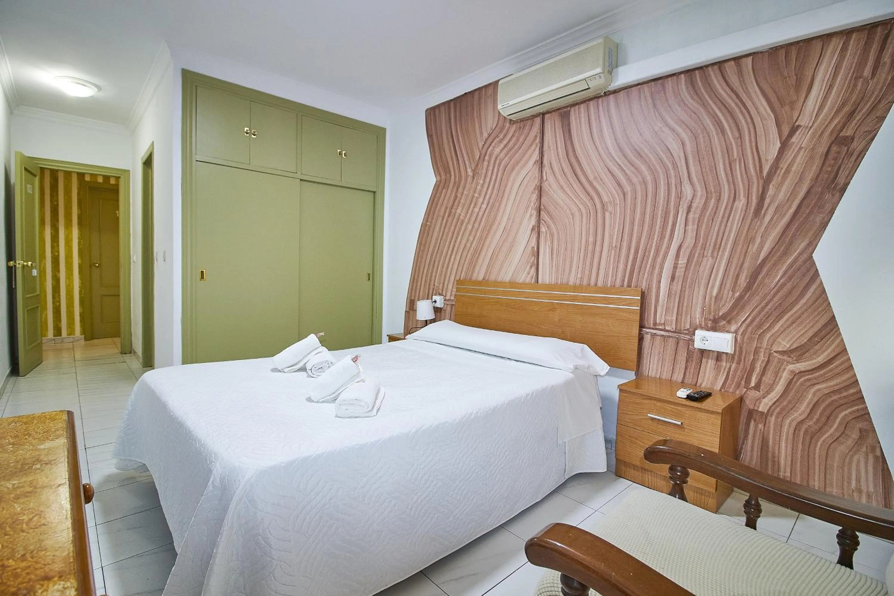 Bedroom, Bed in Hotel Virgen de los Reyes