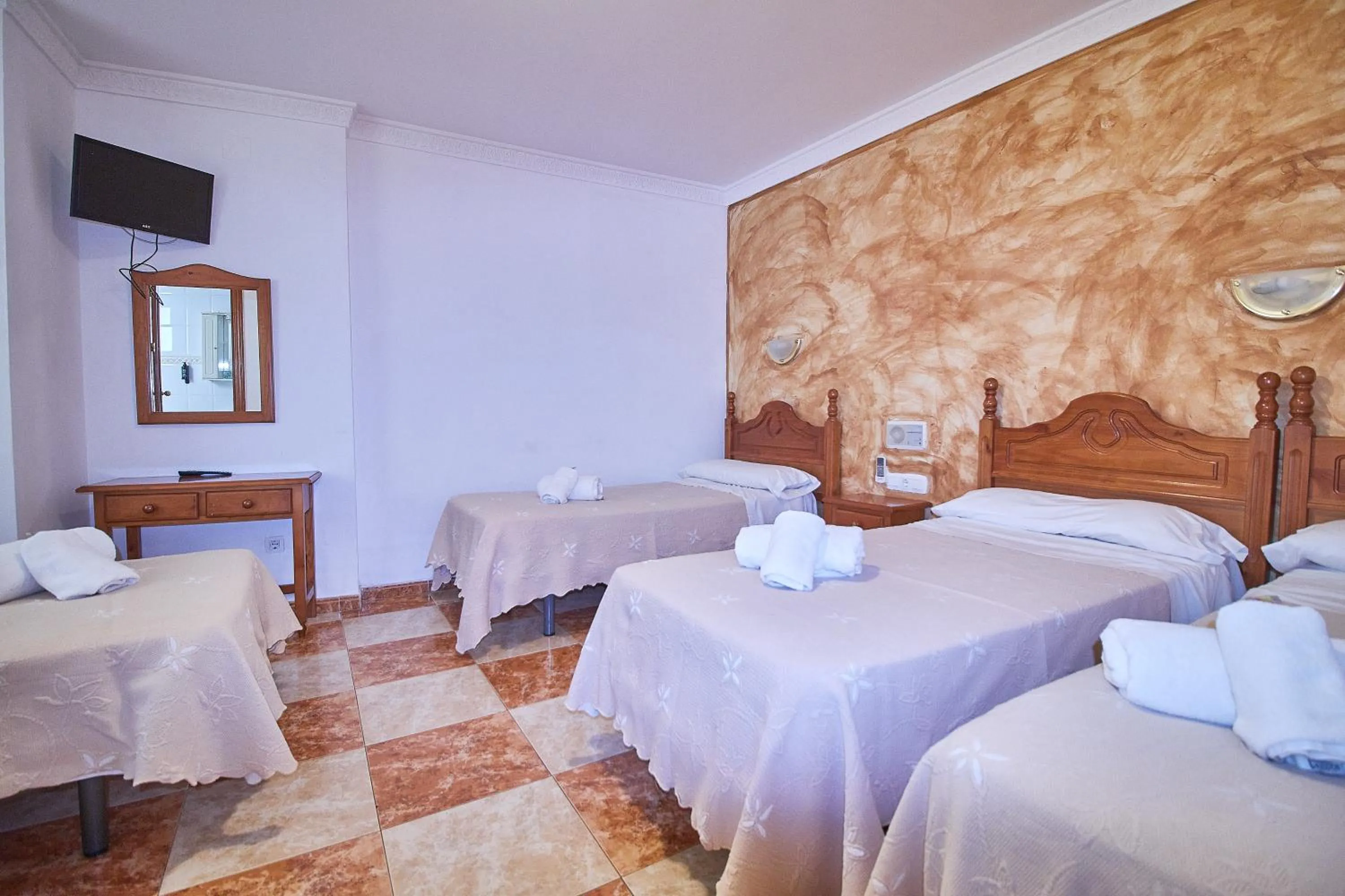 Bedroom, Bed in Hotel Virgen de los Reyes