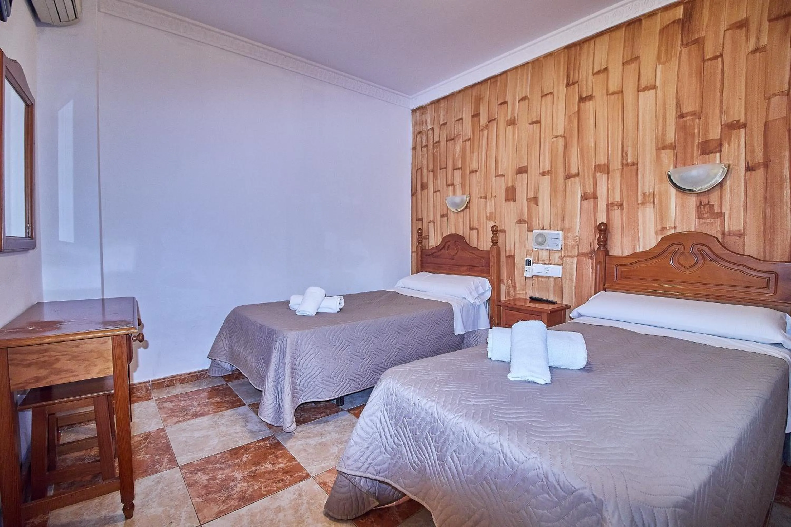 Bedroom, Bed in Hotel Virgen de los Reyes