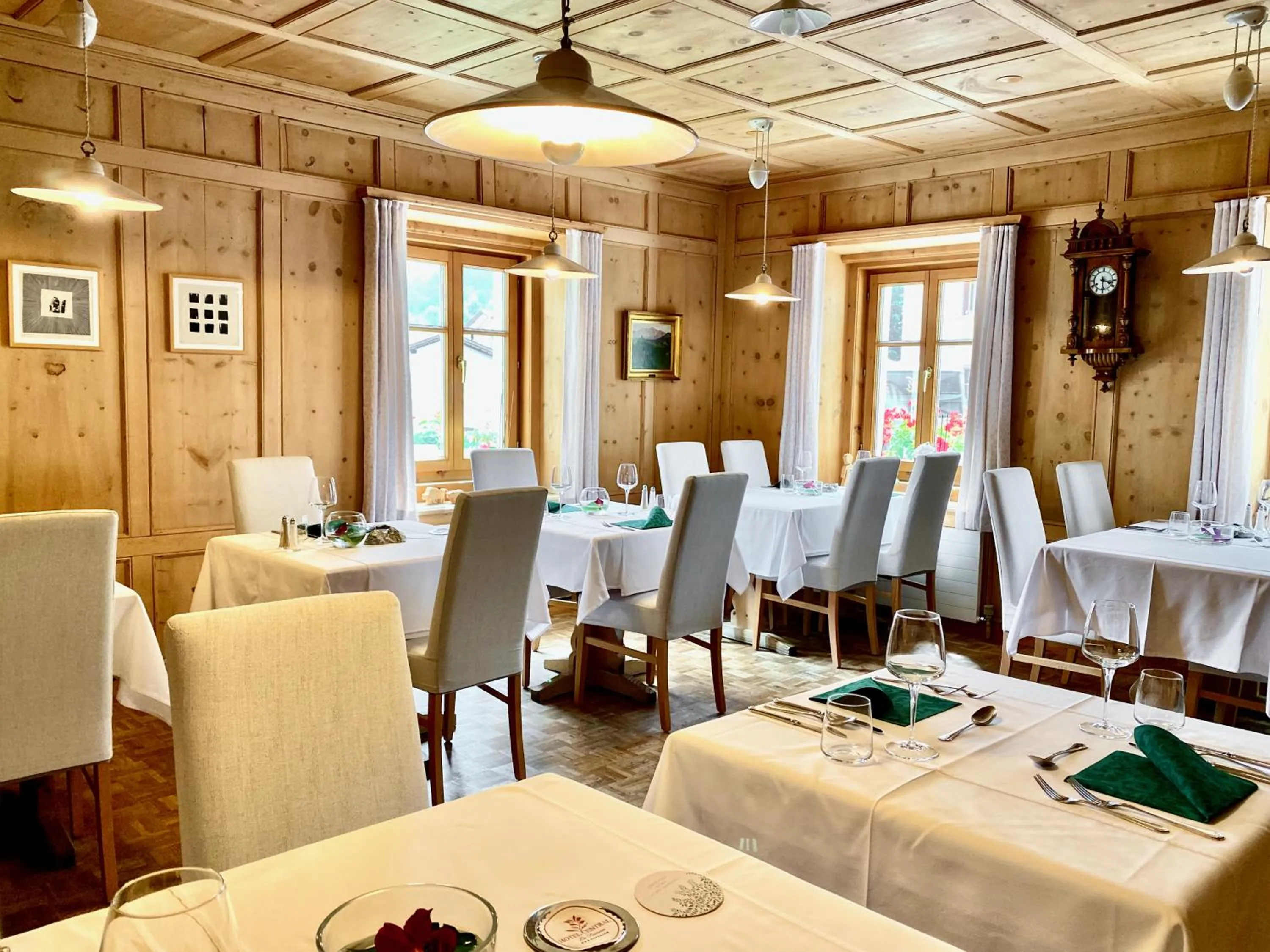 Restaurant/places to eat in Hotel Central La Fainera Superior