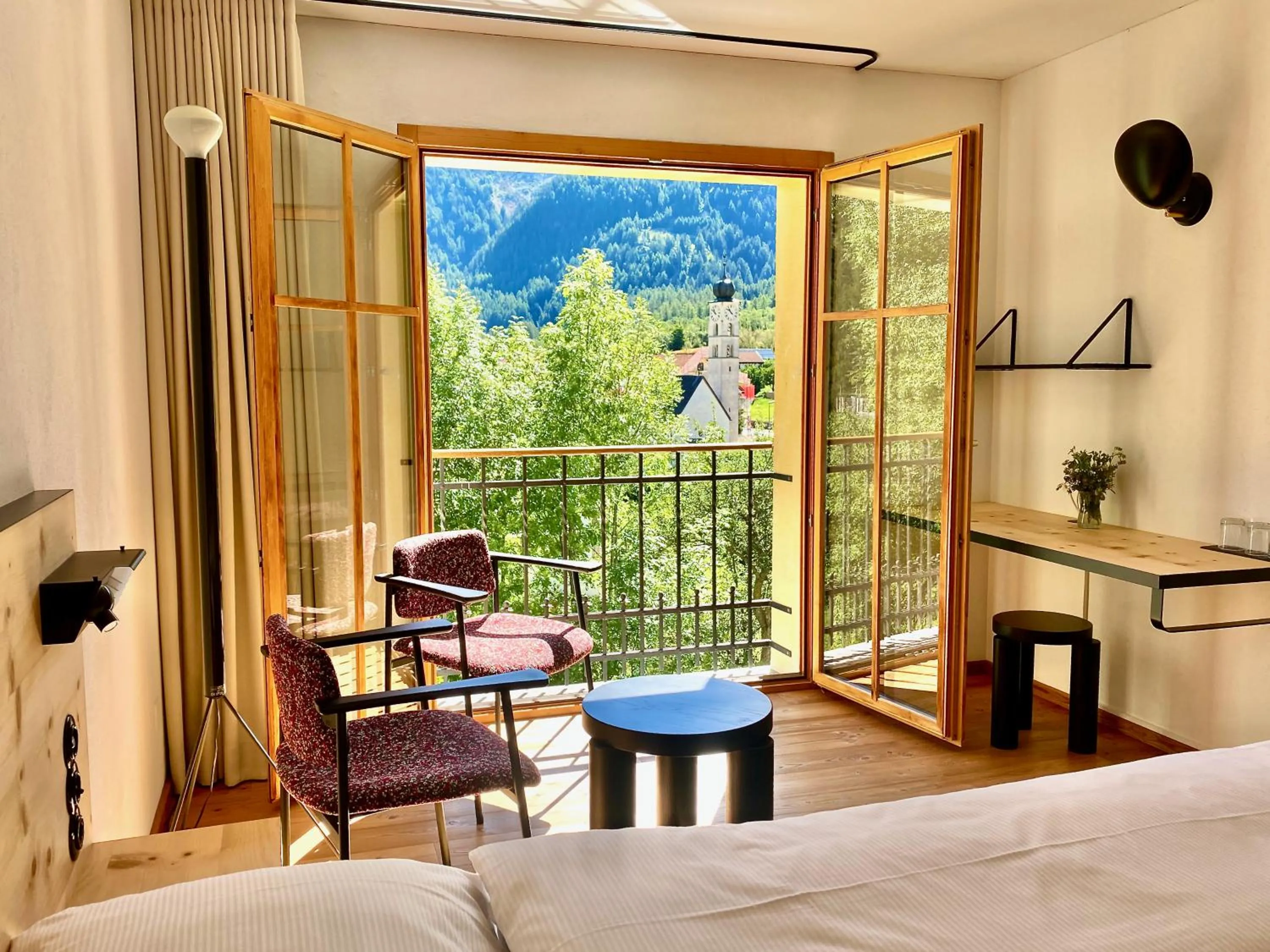 Day, Bed in Hotel Central La Fainera Superior