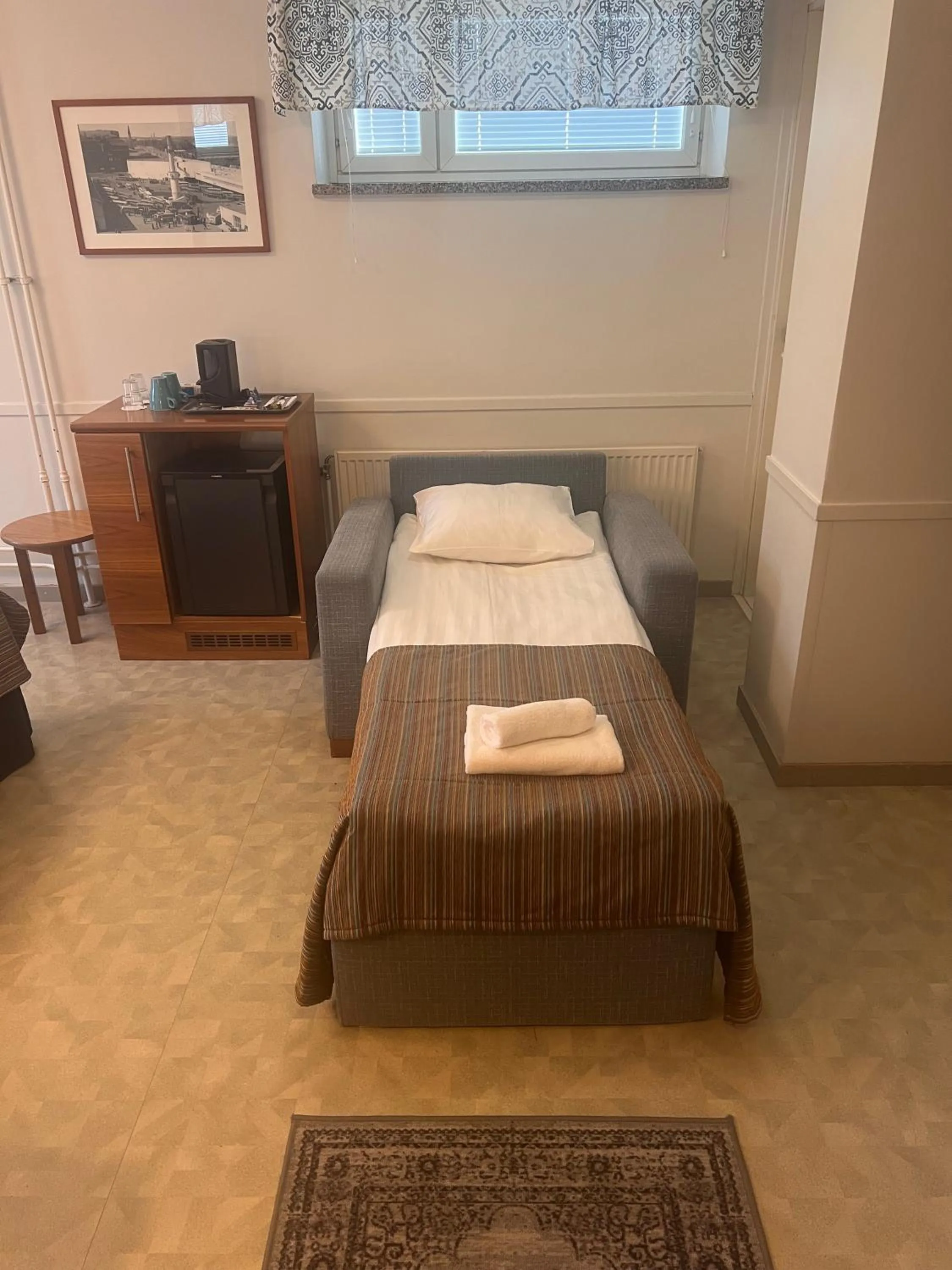 Bed in Budget Hotel Easystay