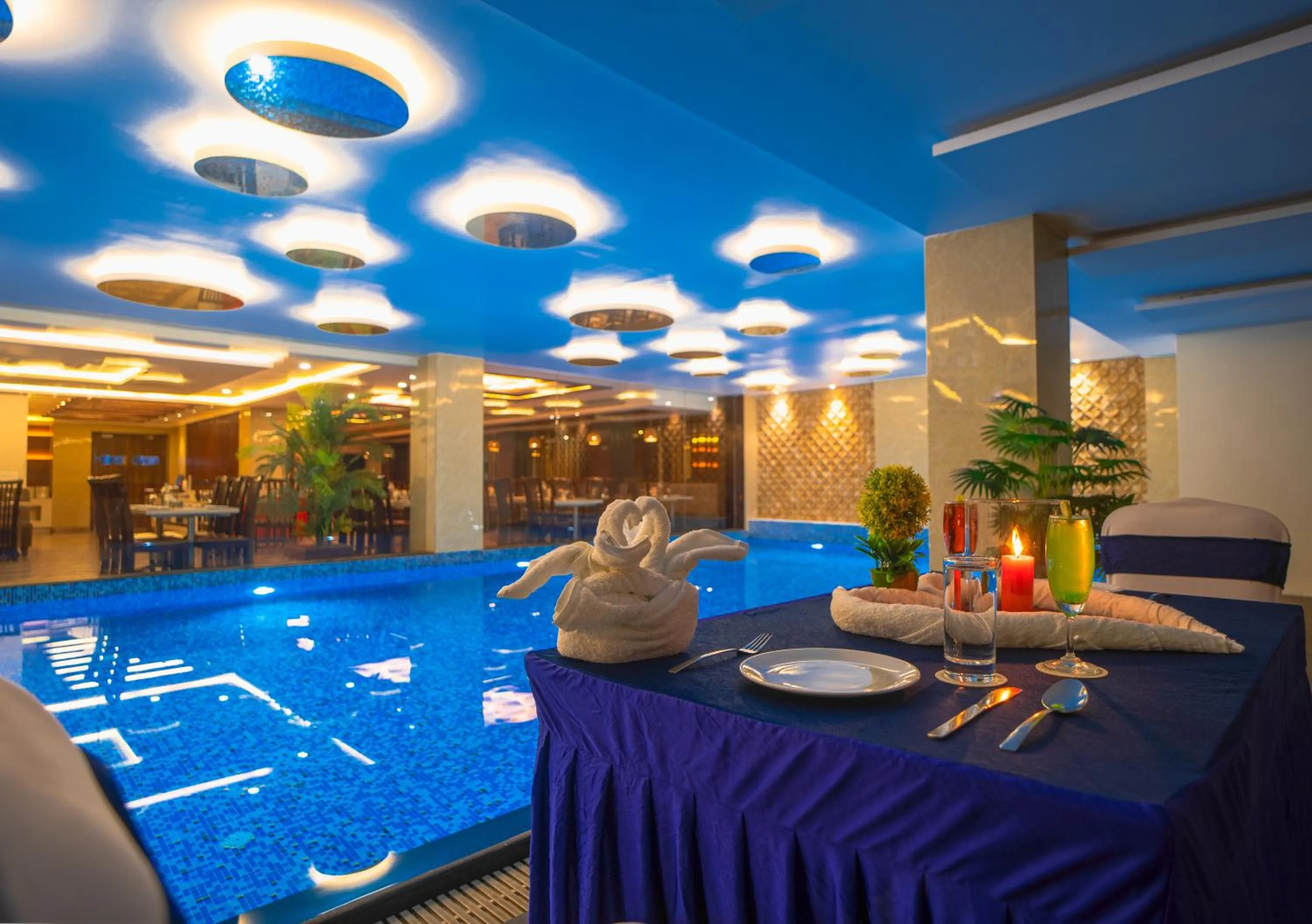 Swimming pool in Hotel Mansha Regency