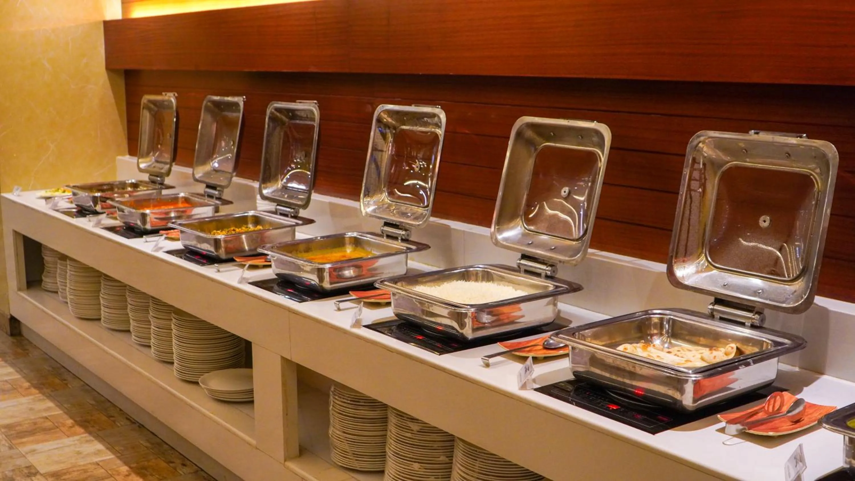 Food and drinks in Hotel Mansha Regency