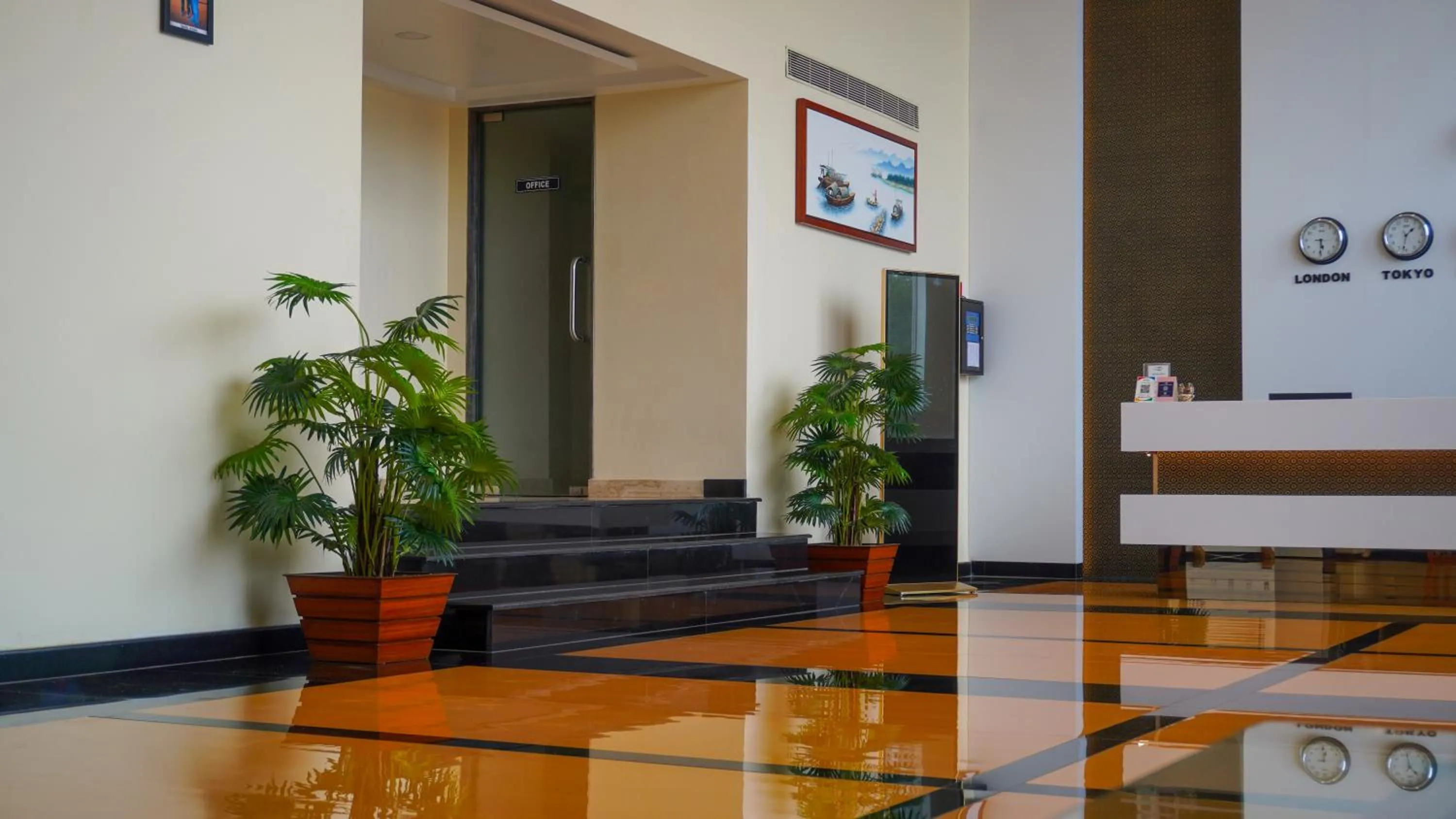 Facade/entrance in Hotel Mansha Regency