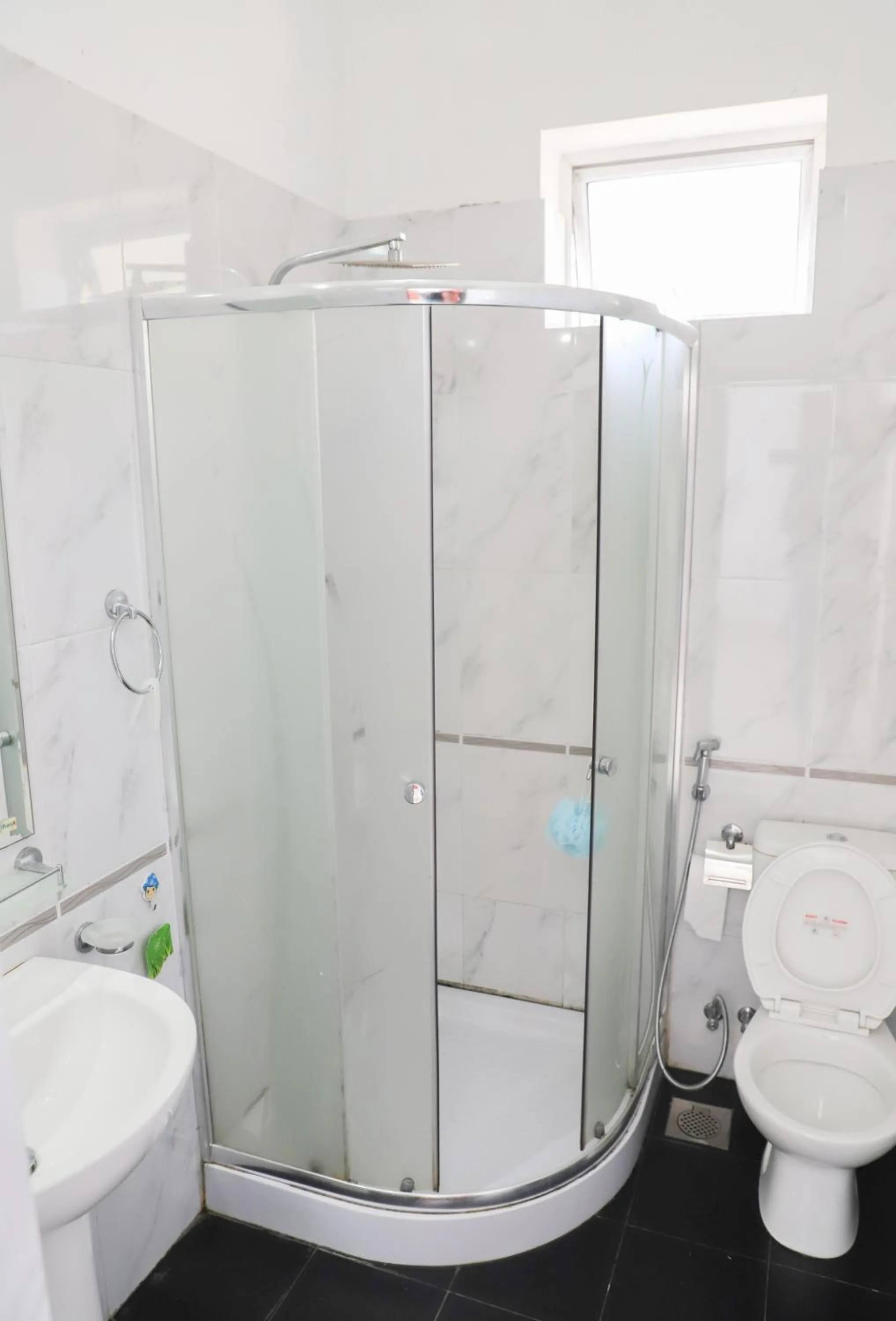 Shower in HOSTEL KATUNAYAKE At COLOMBO AIRPORT TRANSIT