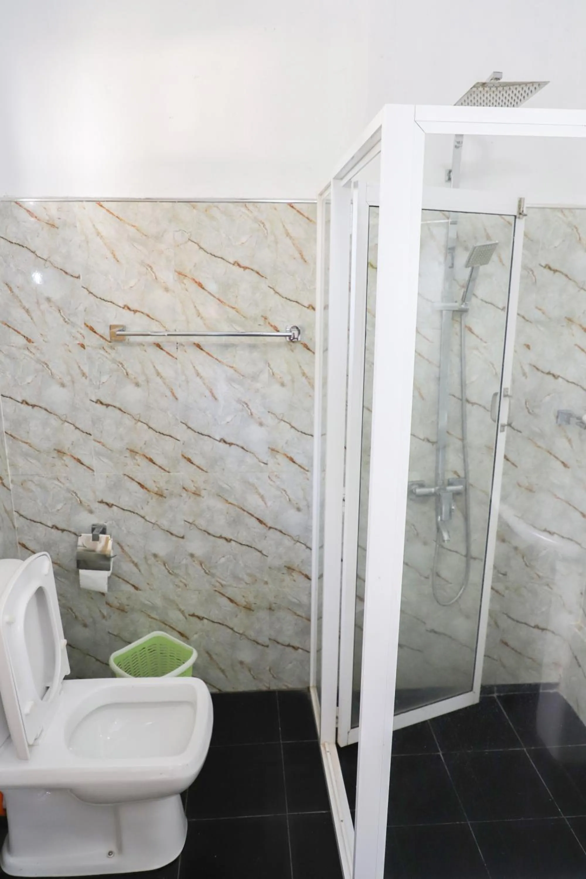 Shower in HOSTEL KATUNAYAKE At COLOMBO AIRPORT TRANSIT