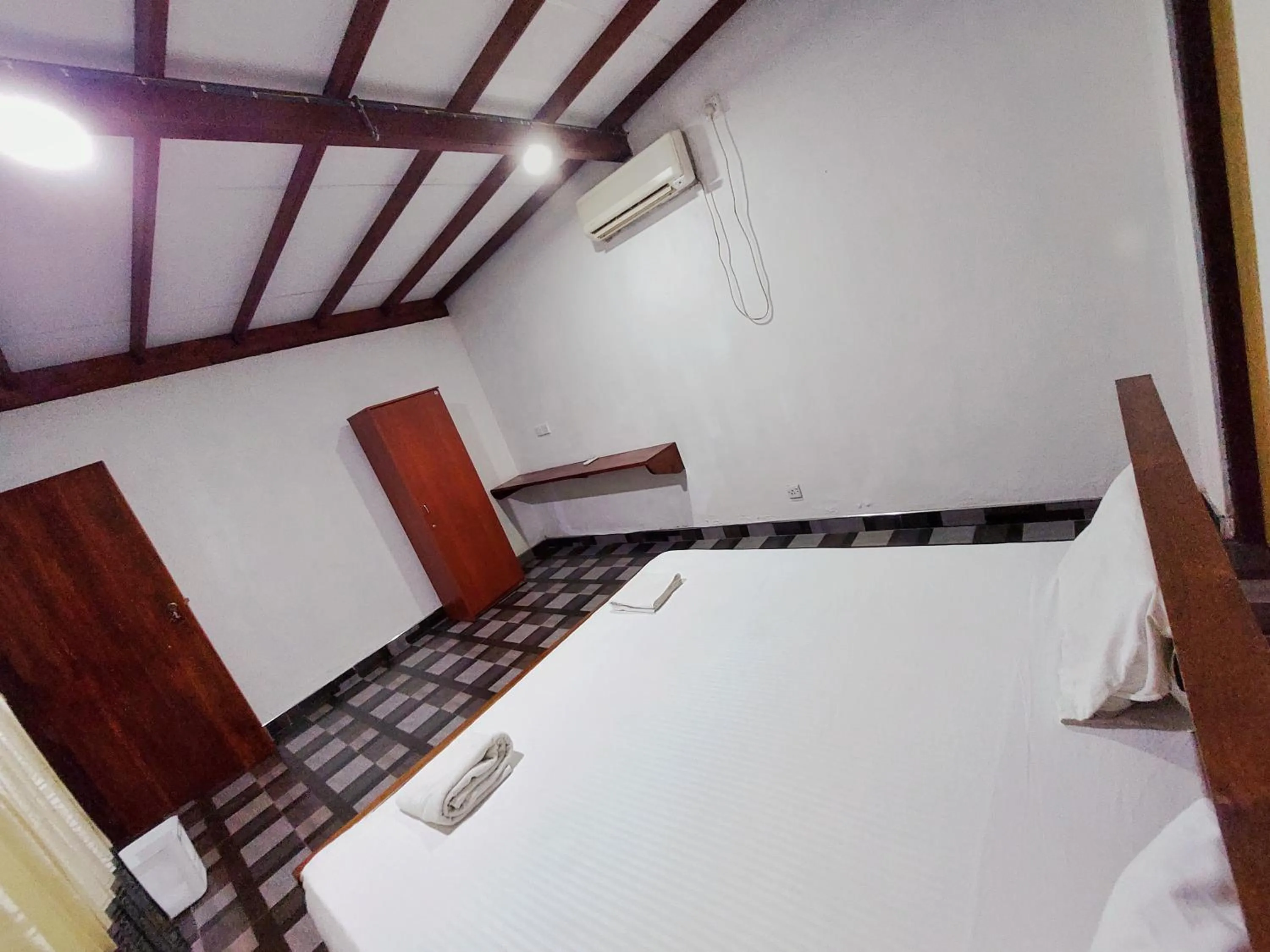 Bed in HOSTEL KATUNAYAKE At COLOMBO AIRPORT TRANSIT