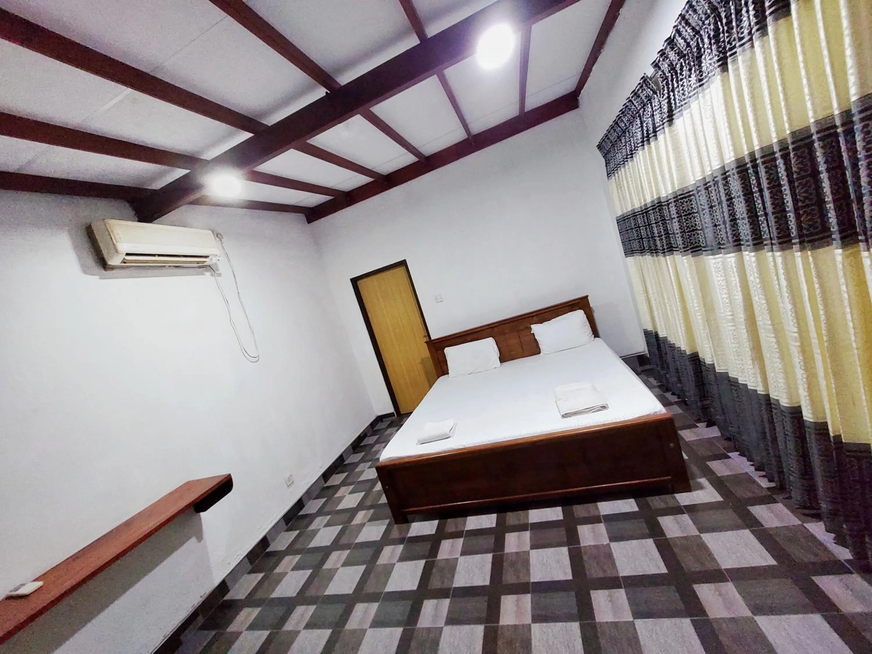 Bed in HOSTEL KATUNAYAKE At COLOMBO AIRPORT TRANSIT