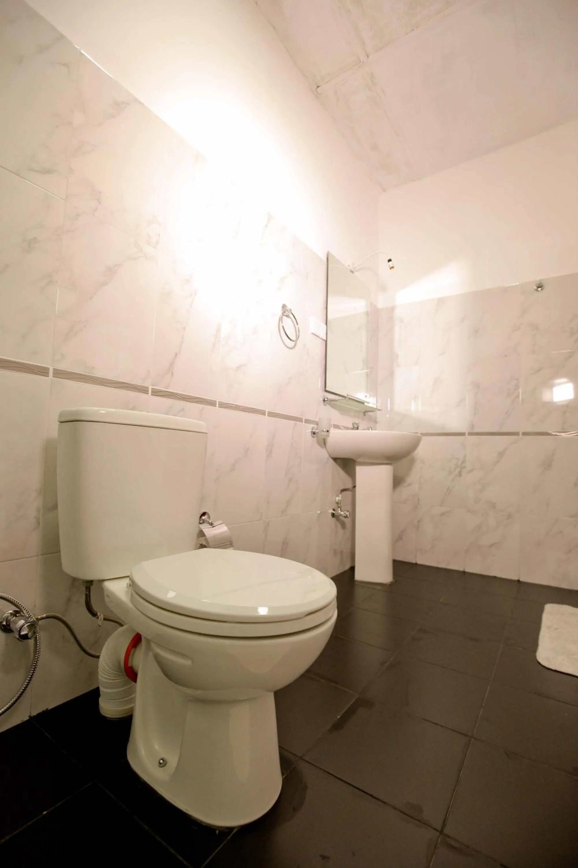 Bathroom in HOSTEL KATUNAYAKE At COLOMBO AIRPORT TRANSIT