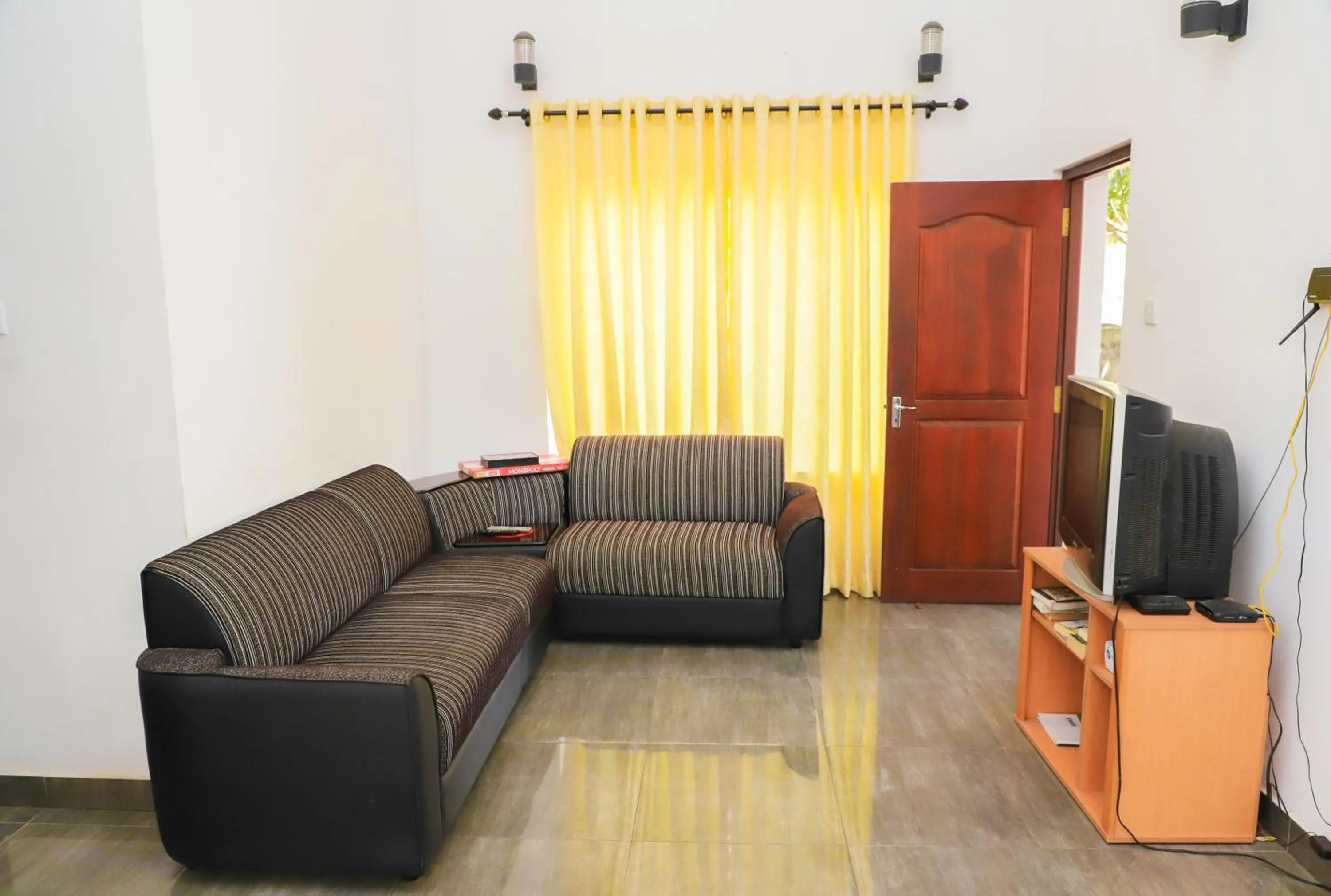 Communal lounge/ TV room in HOSTEL KATUNAYAKE At COLOMBO AIRPORT TRANSIT