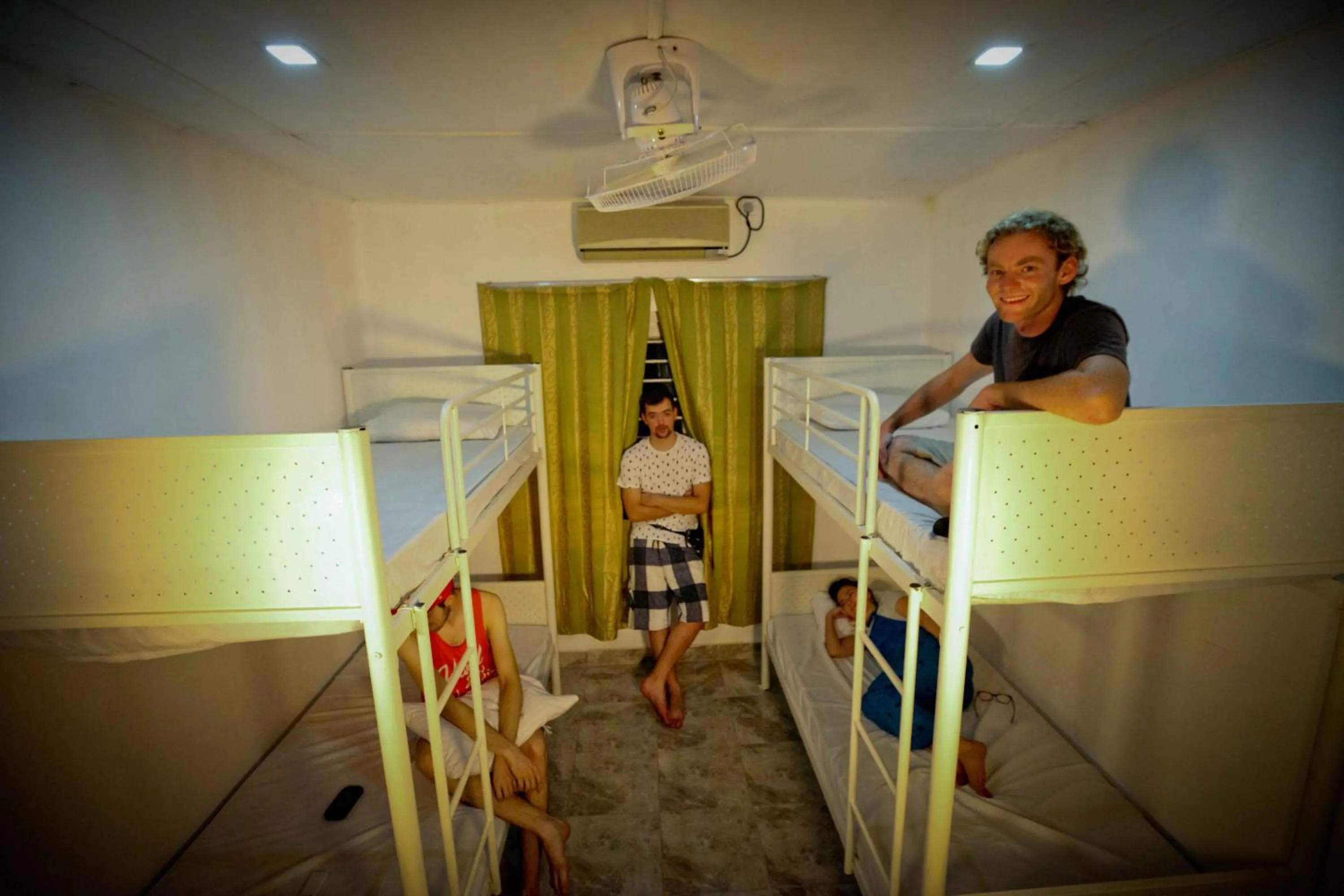 Bed in HOSTEL KATUNAYAKE At COLOMBO AIRPORT TRANSIT