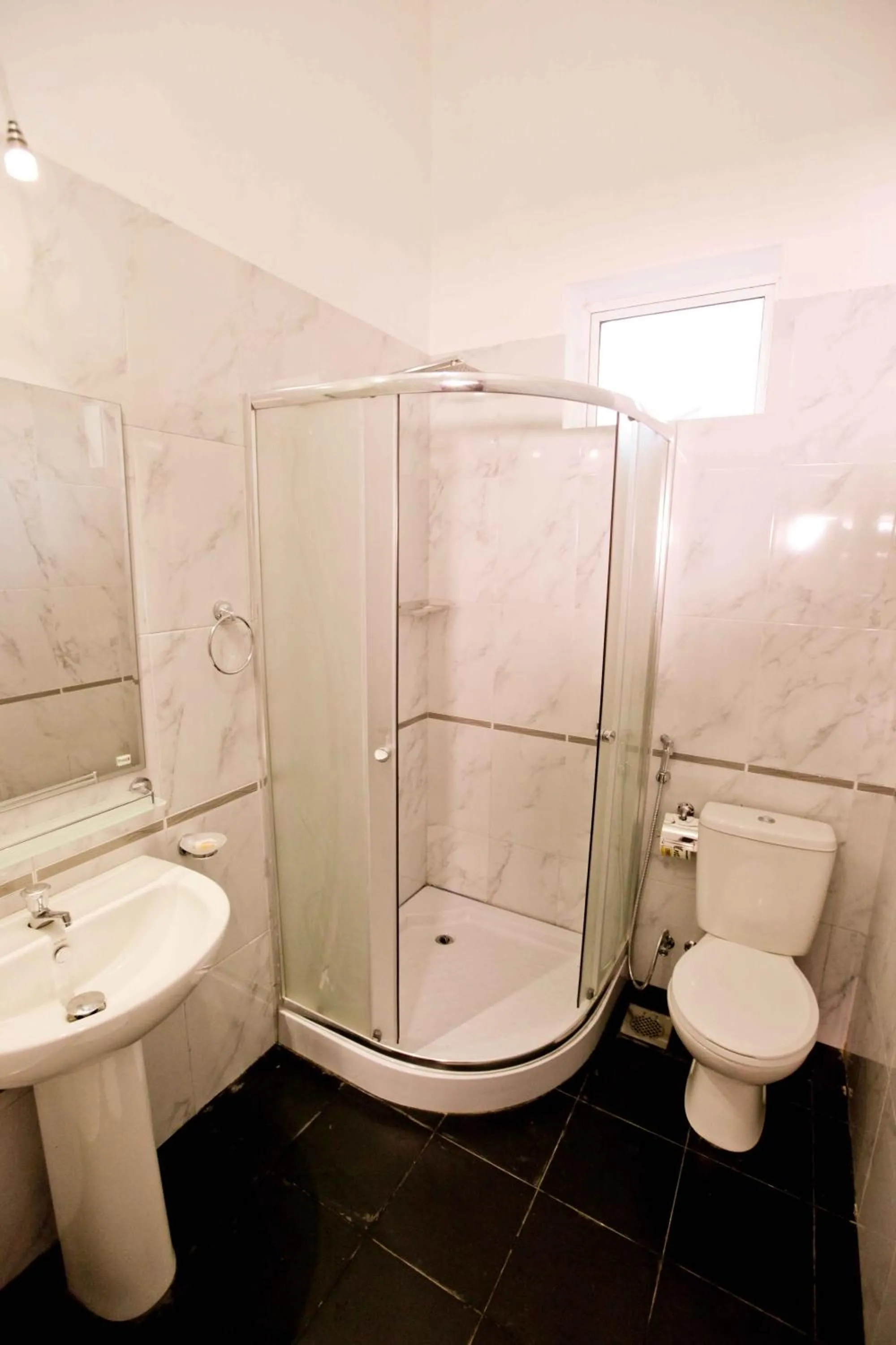 Shower in HOSTEL KATUNAYAKE At COLOMBO AIRPORT TRANSIT
