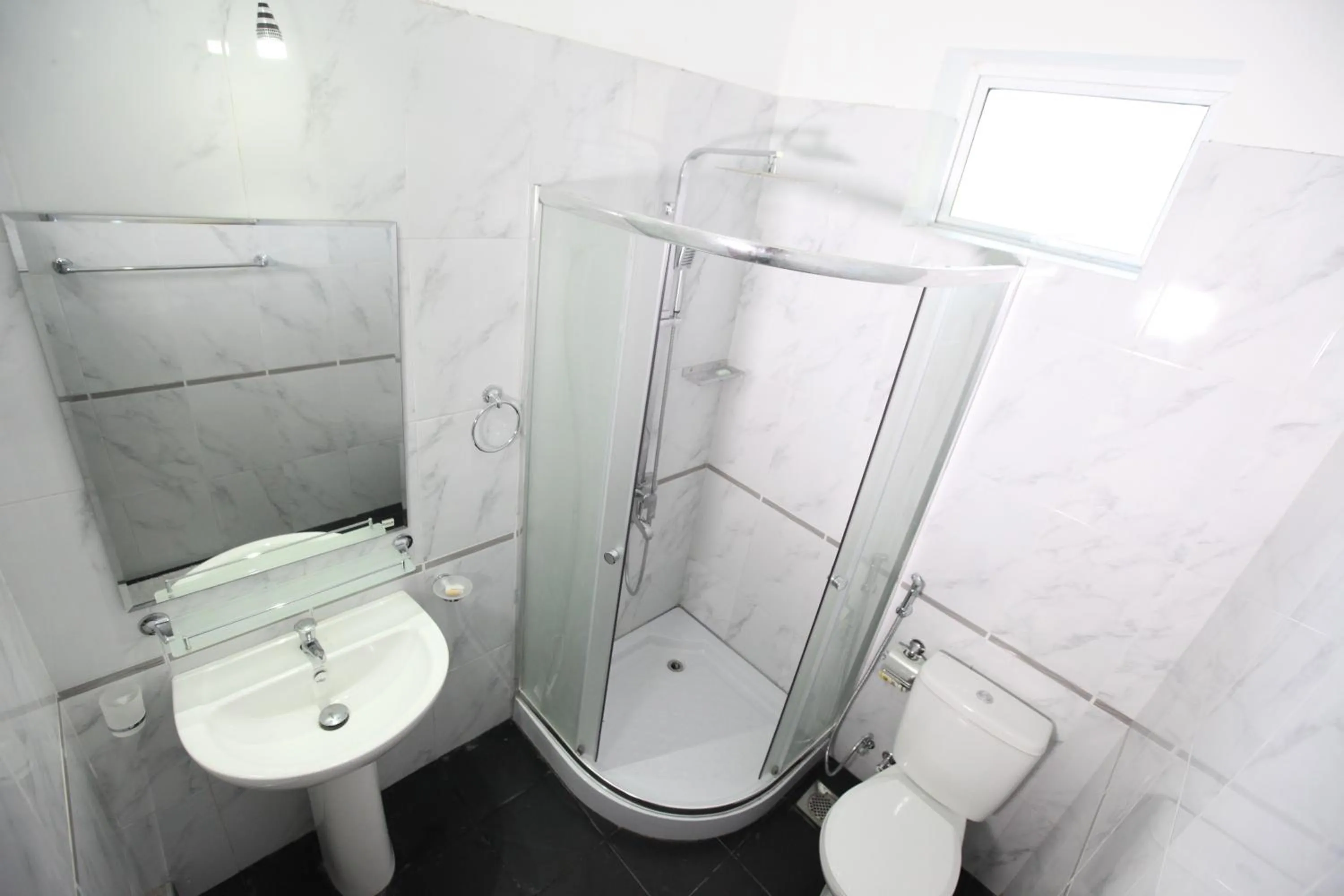 Shower in HOSTEL KATUNAYAKE At COLOMBO AIRPORT TRANSIT