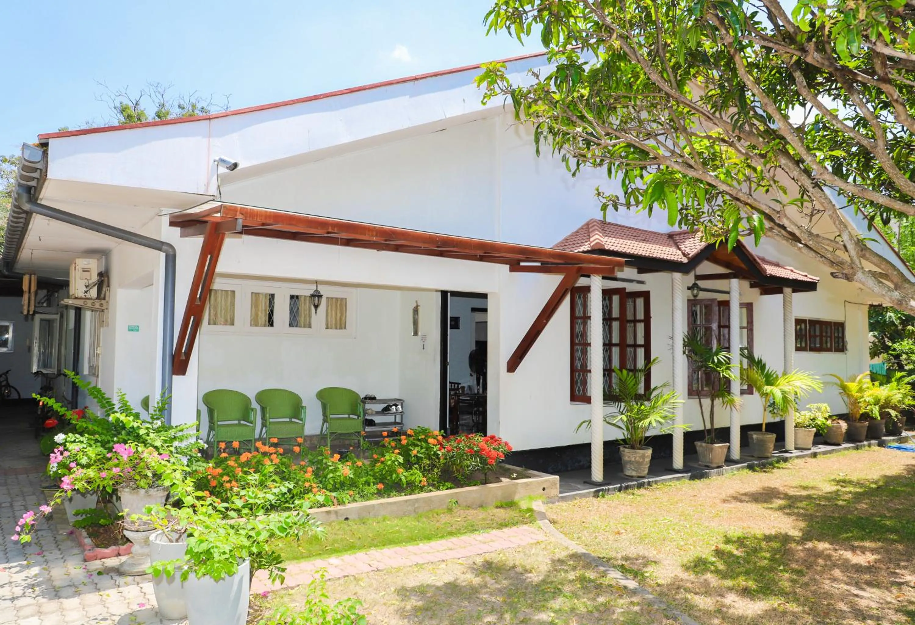 Property building in HOSTEL KATUNAYAKE At COLOMBO AIRPORT TRANSIT