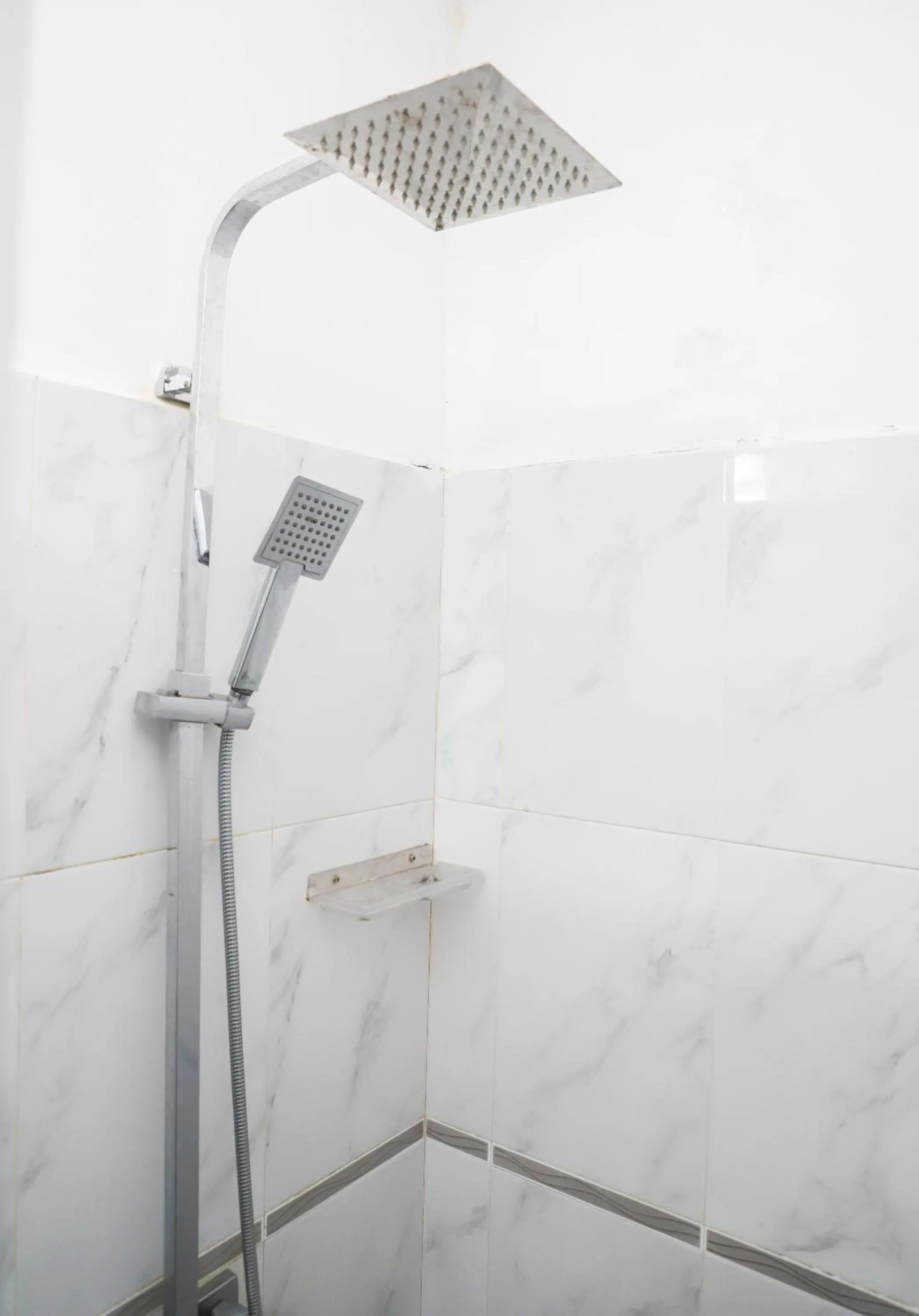 Shower in HOSTEL KATUNAYAKE At COLOMBO AIRPORT TRANSIT