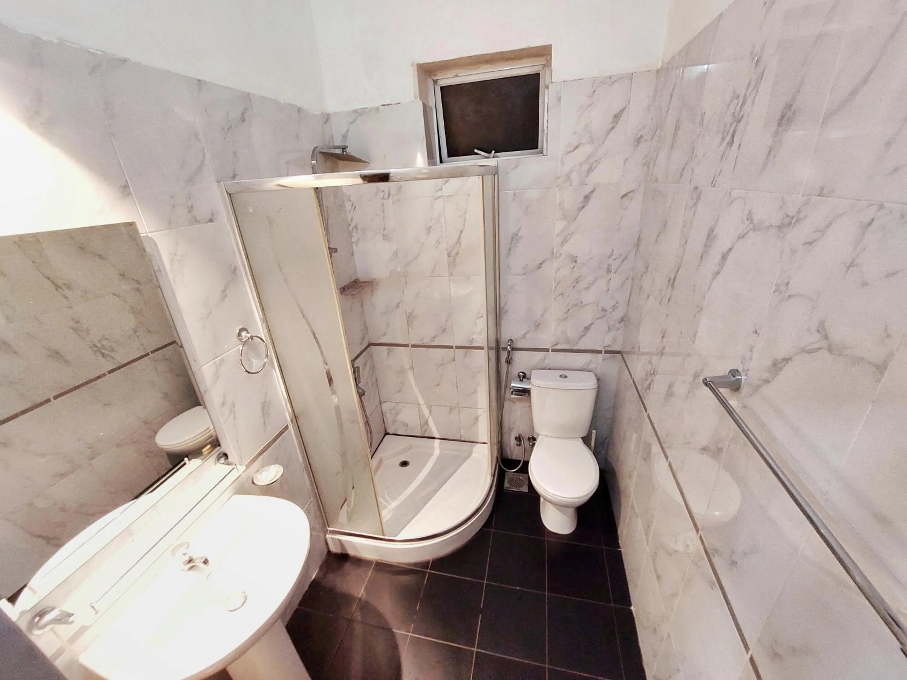 Shower in HOSTEL KATUNAYAKE At COLOMBO AIRPORT TRANSIT