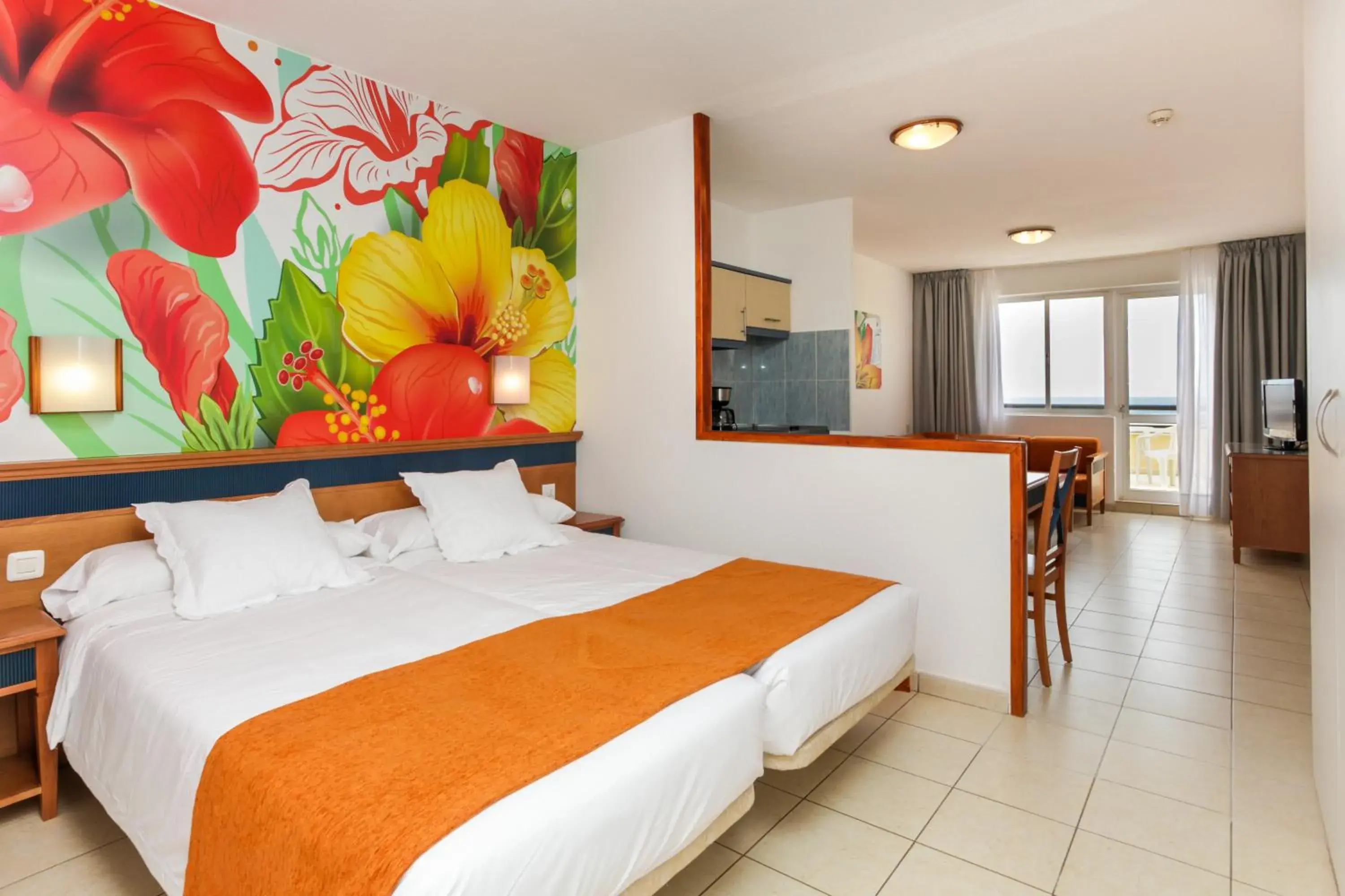 Photo of the whole room, Bed in Apartamentos Palm Garden Photo of the whole room, Bed in Apartamentos Palm Garden