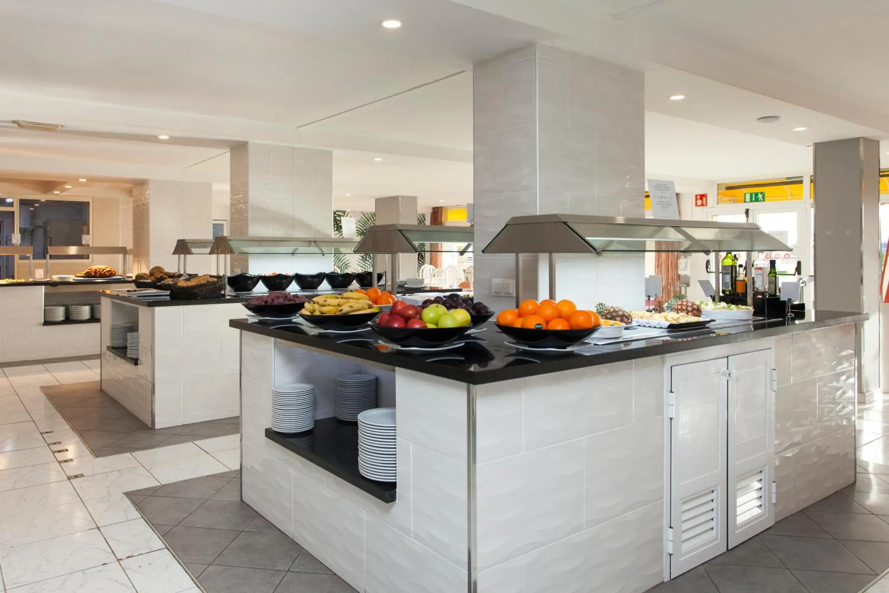 Restaurant/places to eat in Apartamentos Palm Garden Restaurant/places to eat in Apartamentos Palm Garden