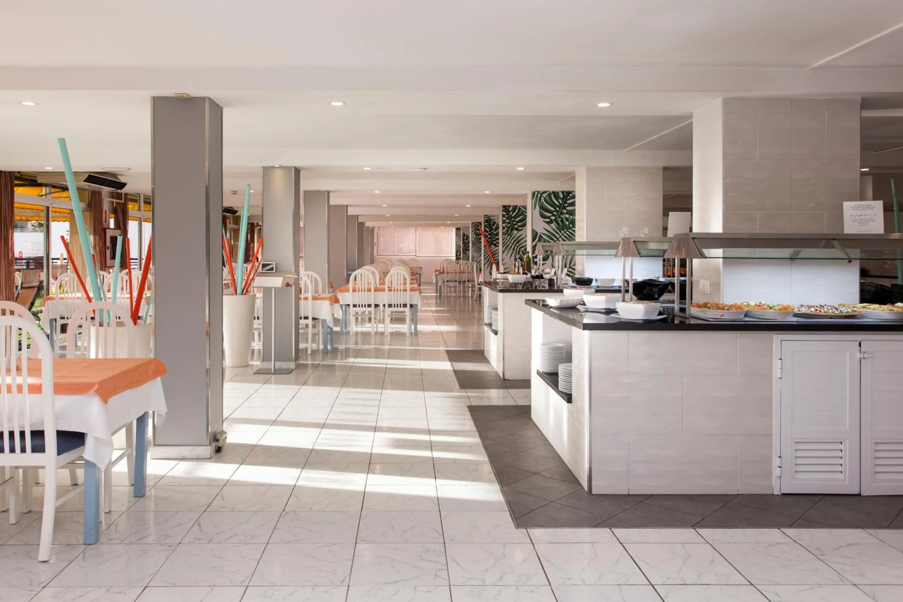 Restaurant/places to eat in Apartamentos Palm Garden