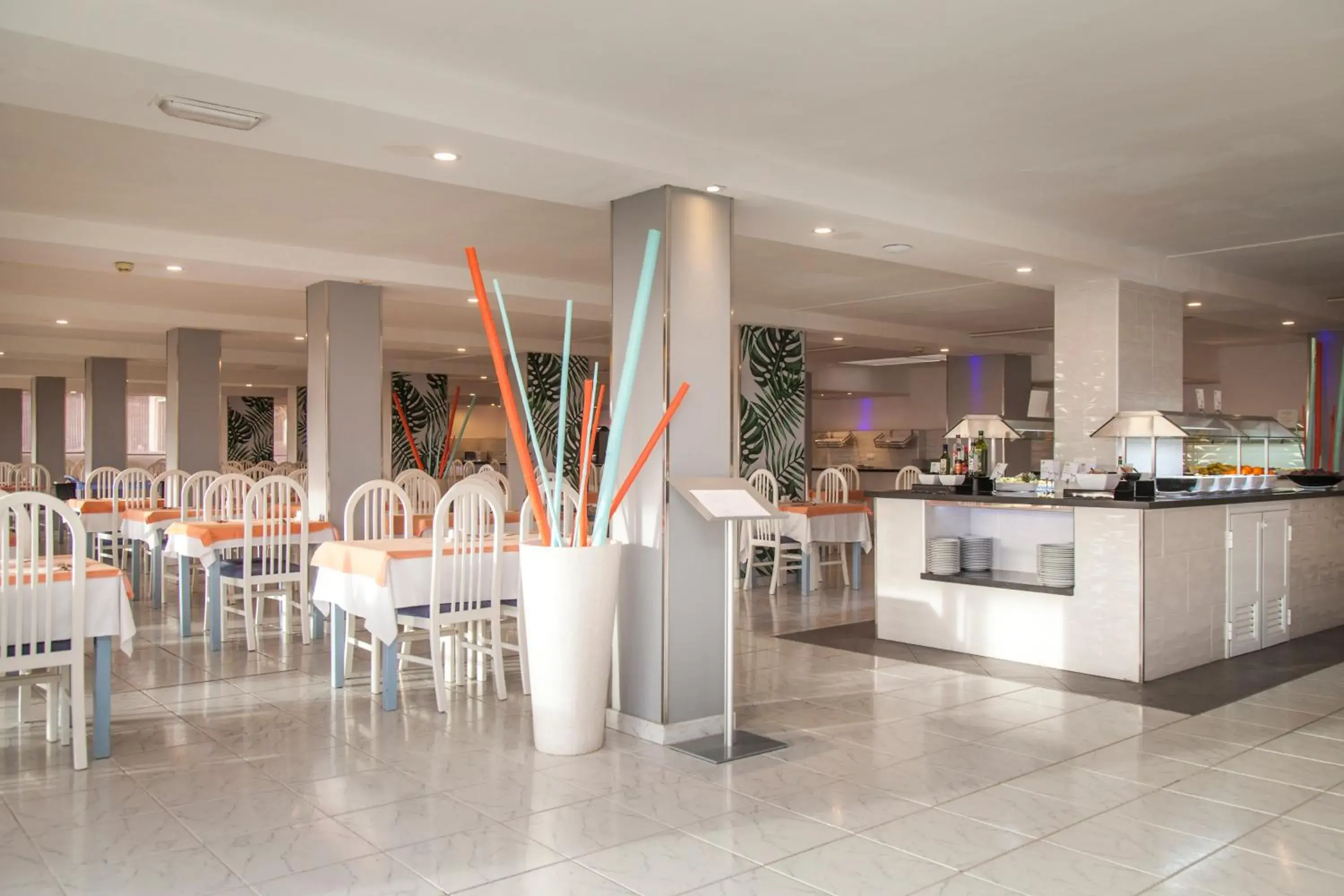 Restaurant/places to eat in Apartamentos Palm Garden Restaurant/places to eat in Apartamentos Palm Garden