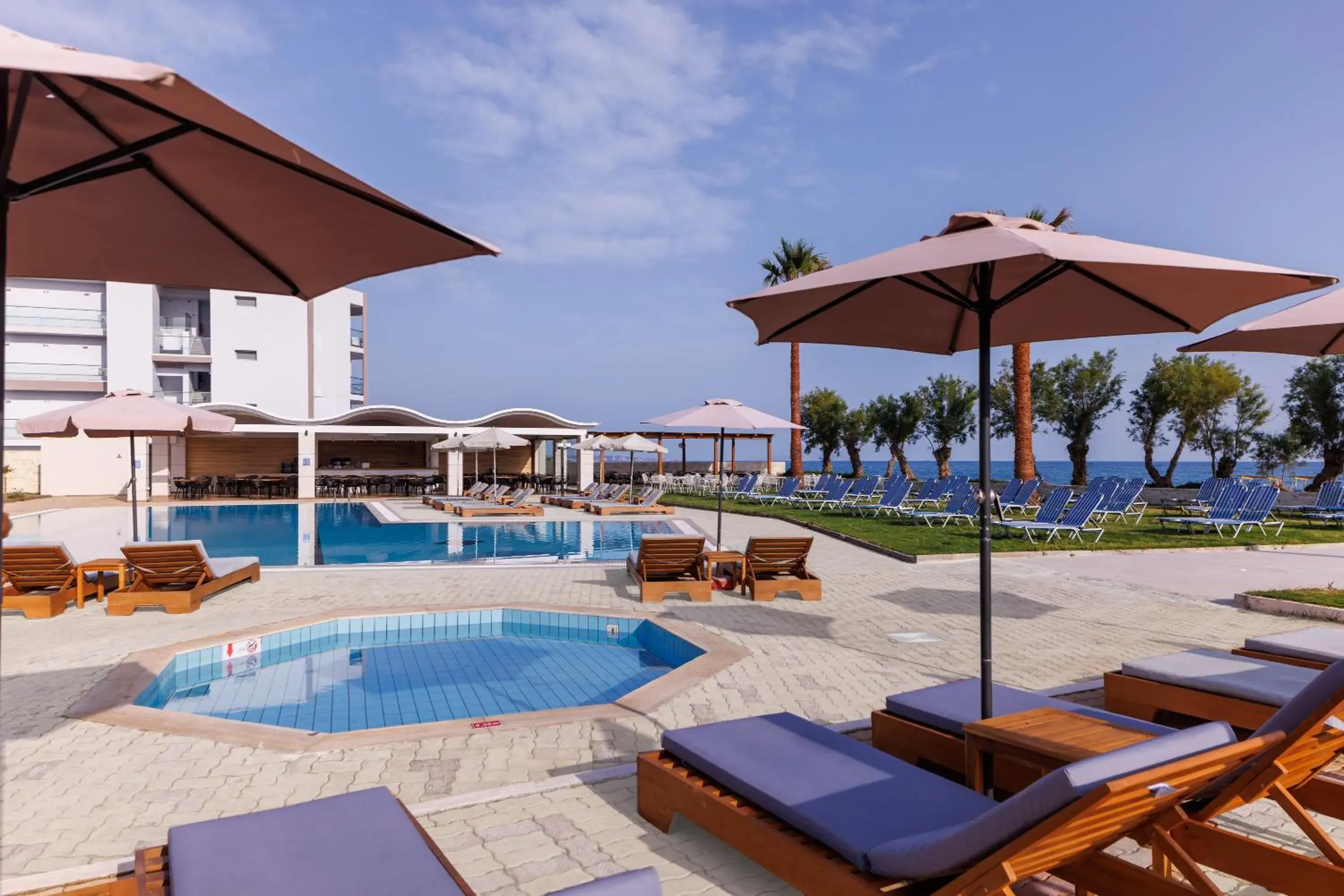 Lounge or bar in Malia Bay Beach Hotel & Bungalows Lounge or bar in Malia Bay Beach Hotel & Bungalows