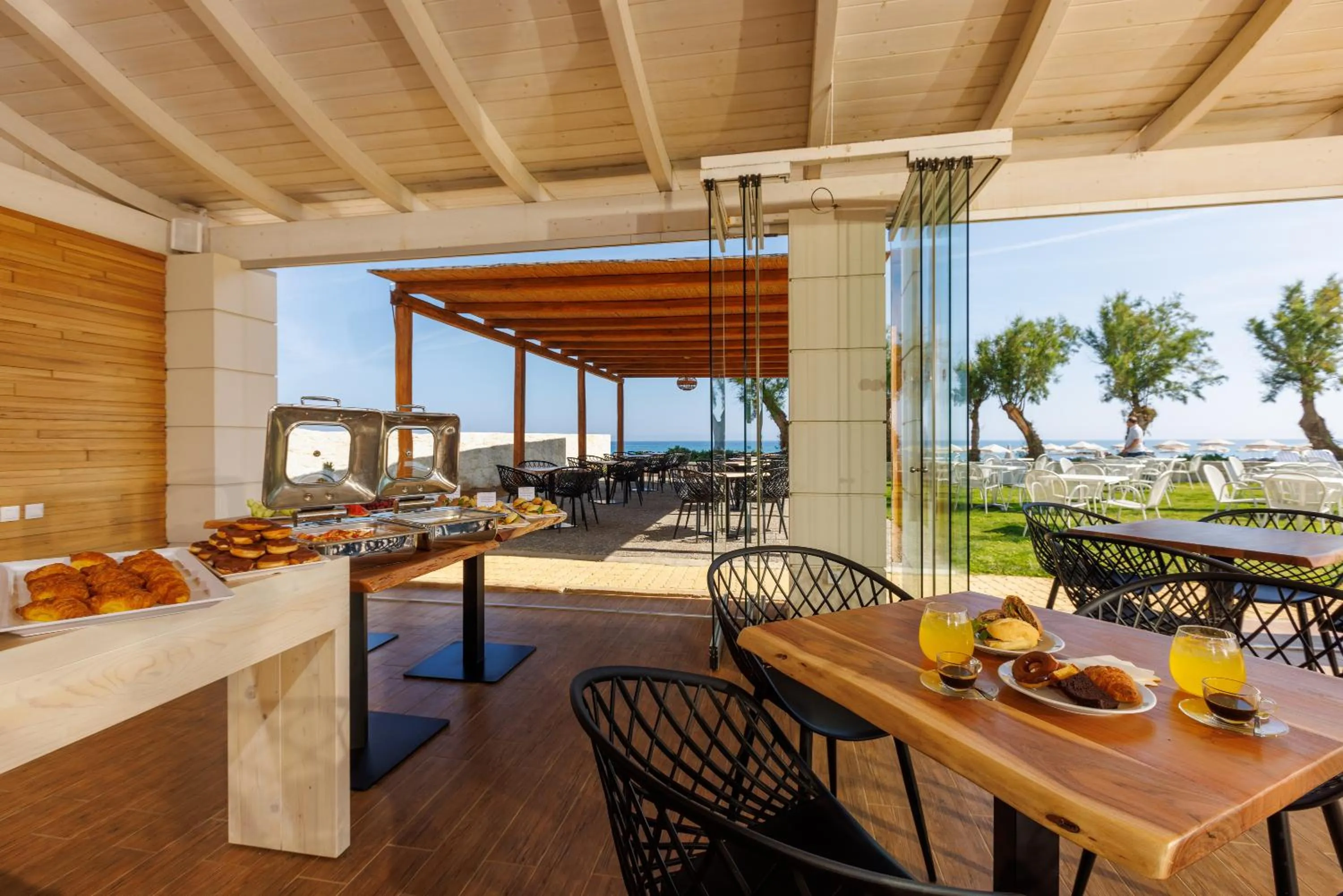 Restaurant/places to eat in Malia Bay Beach Hotel & Bungalows