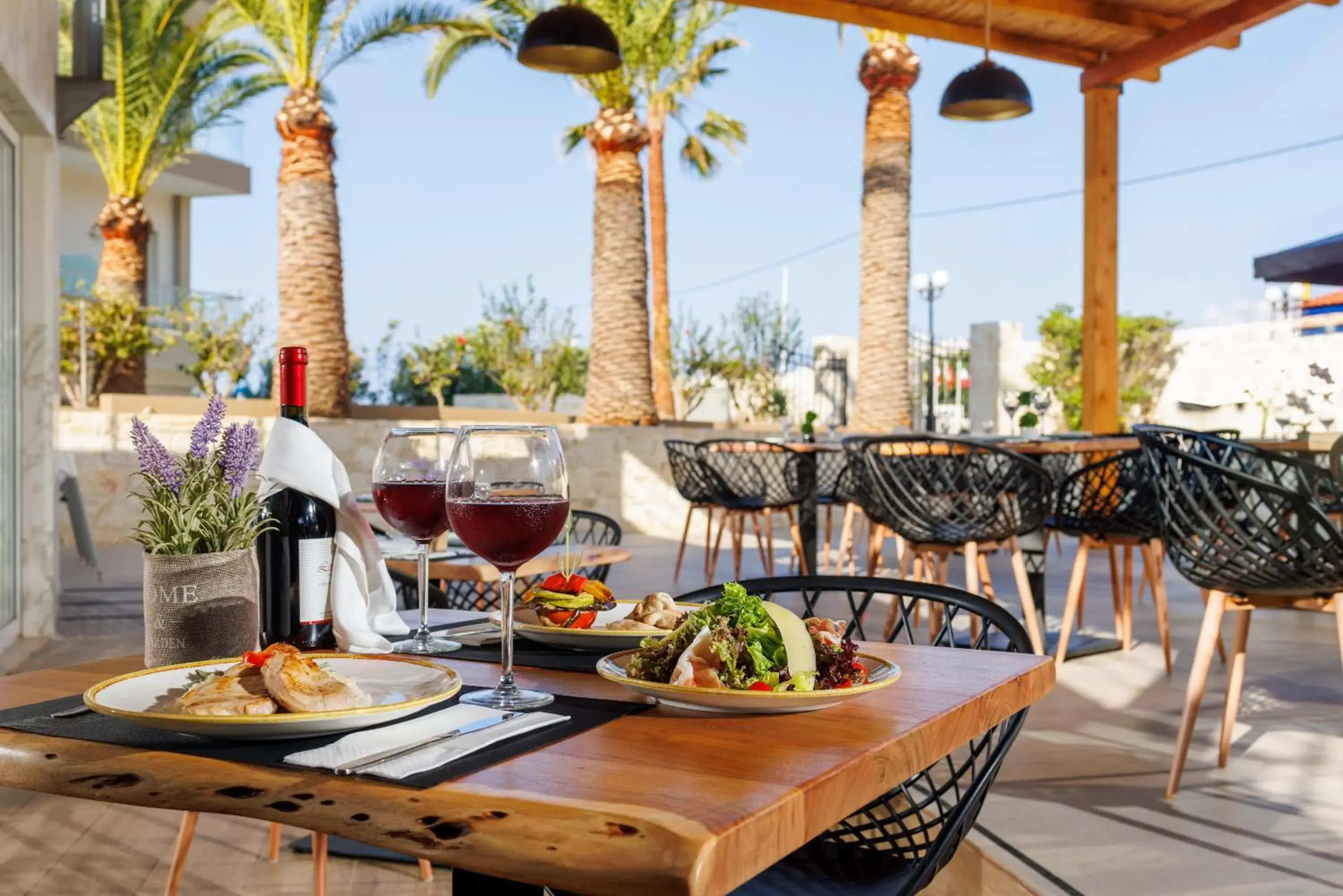 Restaurant/places to eat in Malia Bay Beach Hotel & Bungalows Restaurant/places to eat in Malia Bay Beach Hotel & Bungalows
