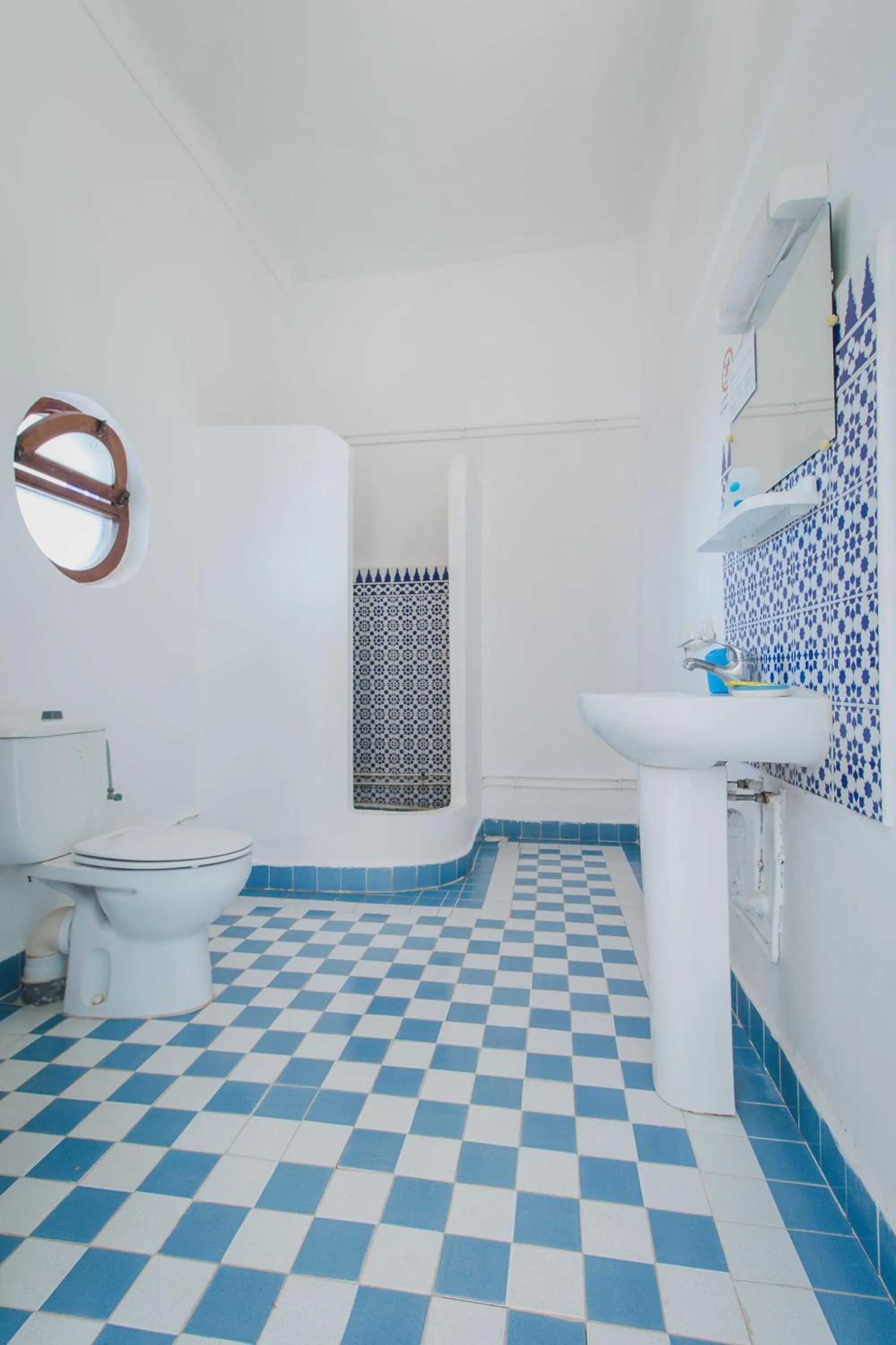 Toilet in Auberge du Marabout