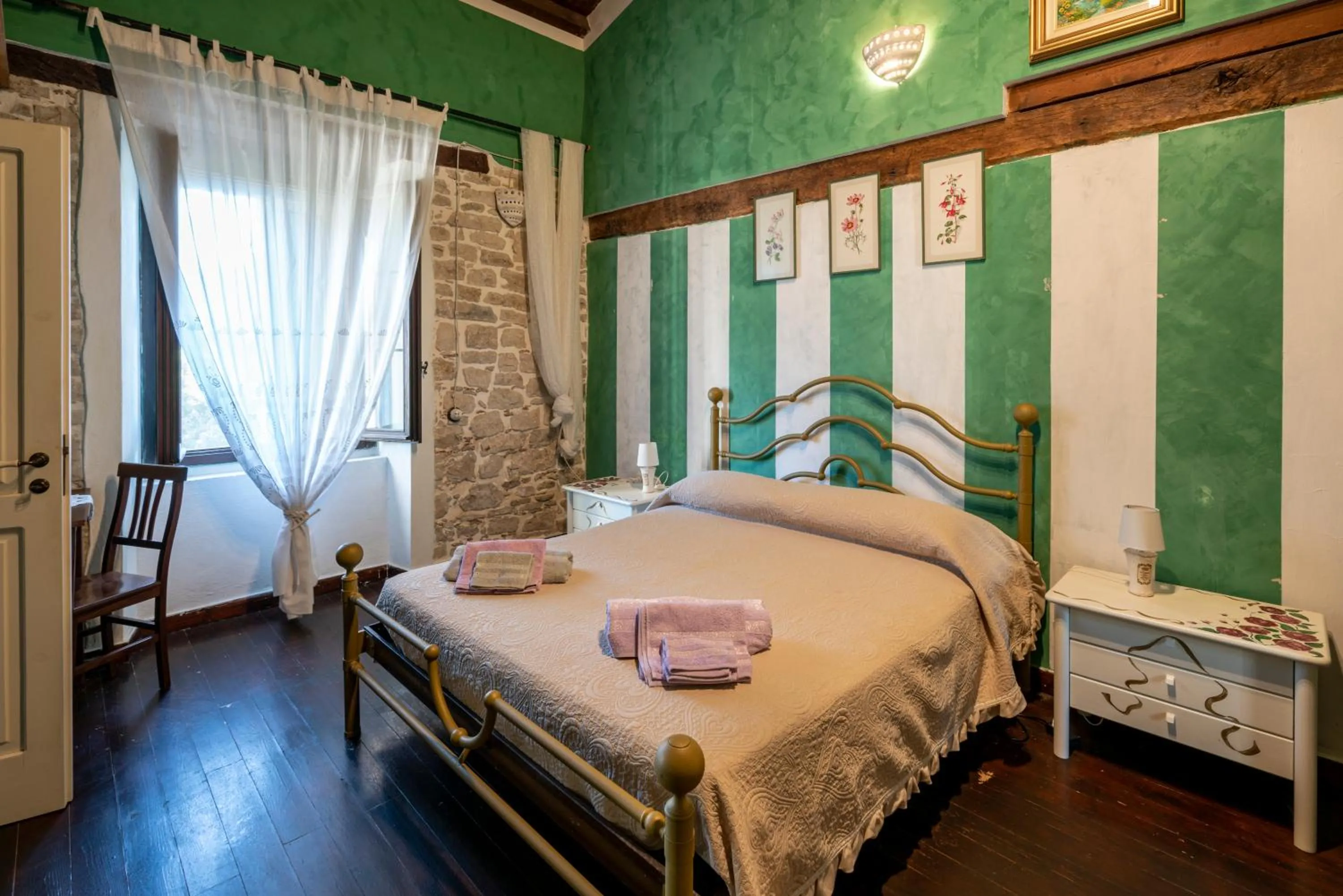 Bed in Antica Taverna del Principe