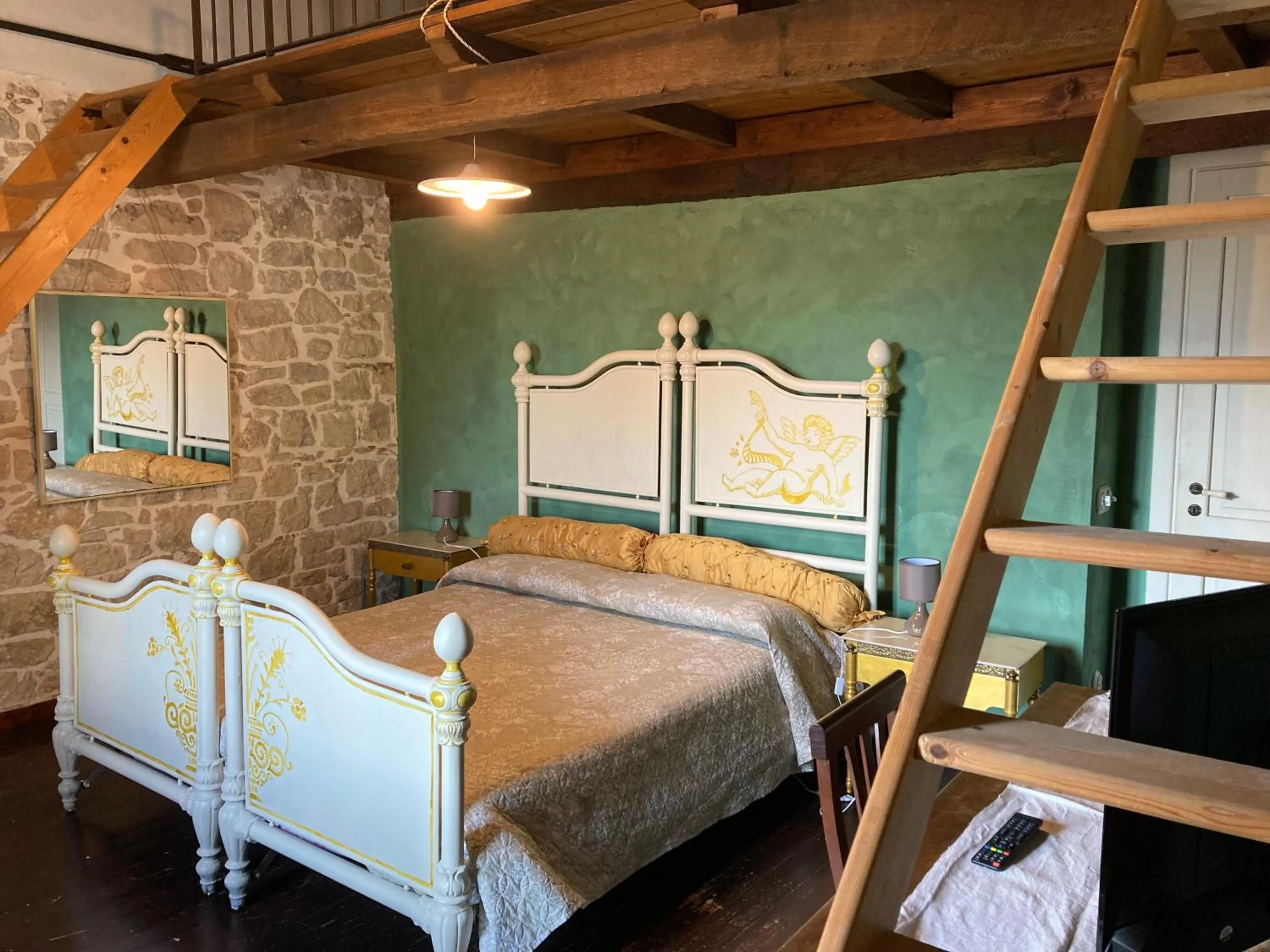 Bed in Antica Taverna del Principe