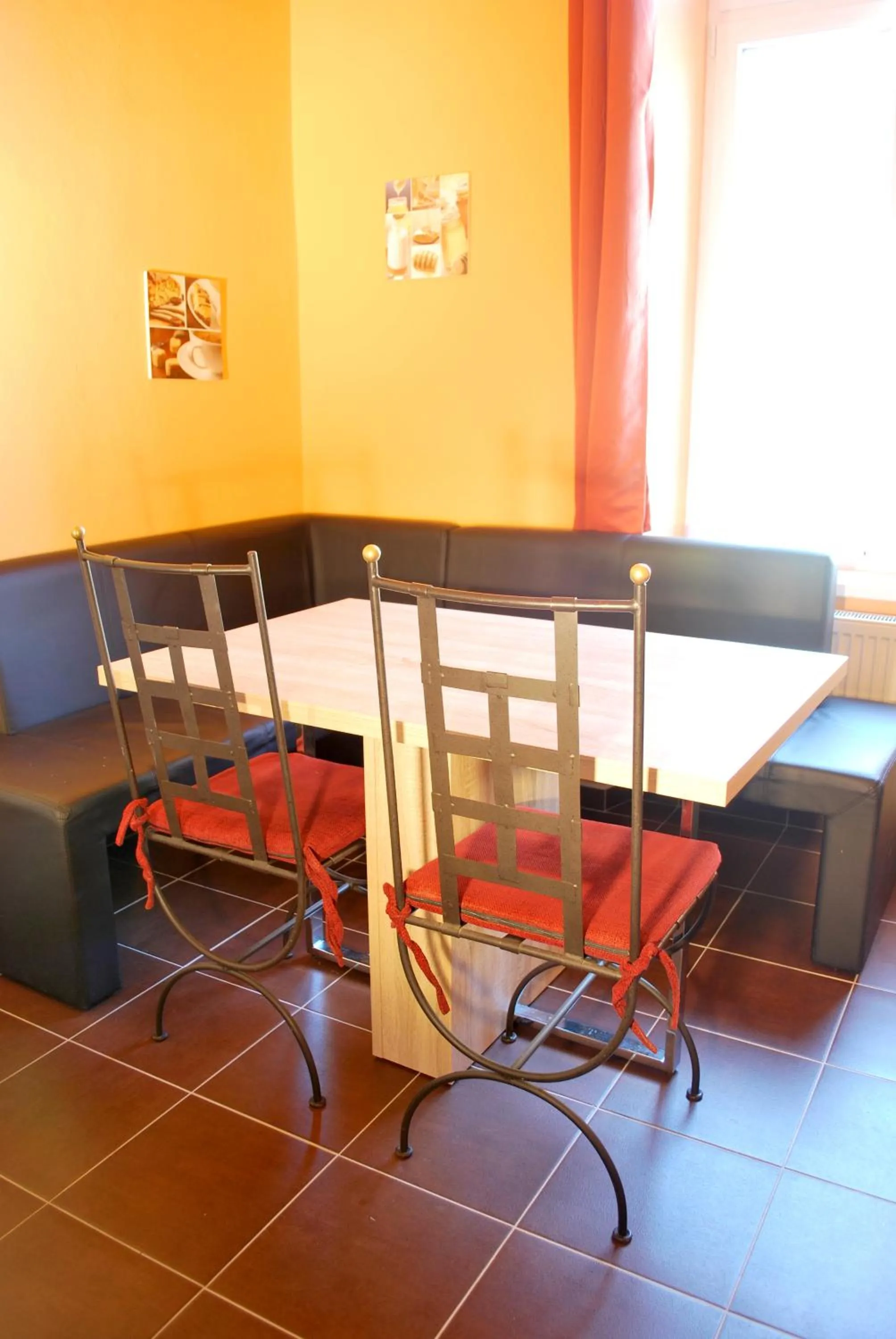 Kitchen or kitchenette in Cuba Bar & Hostel