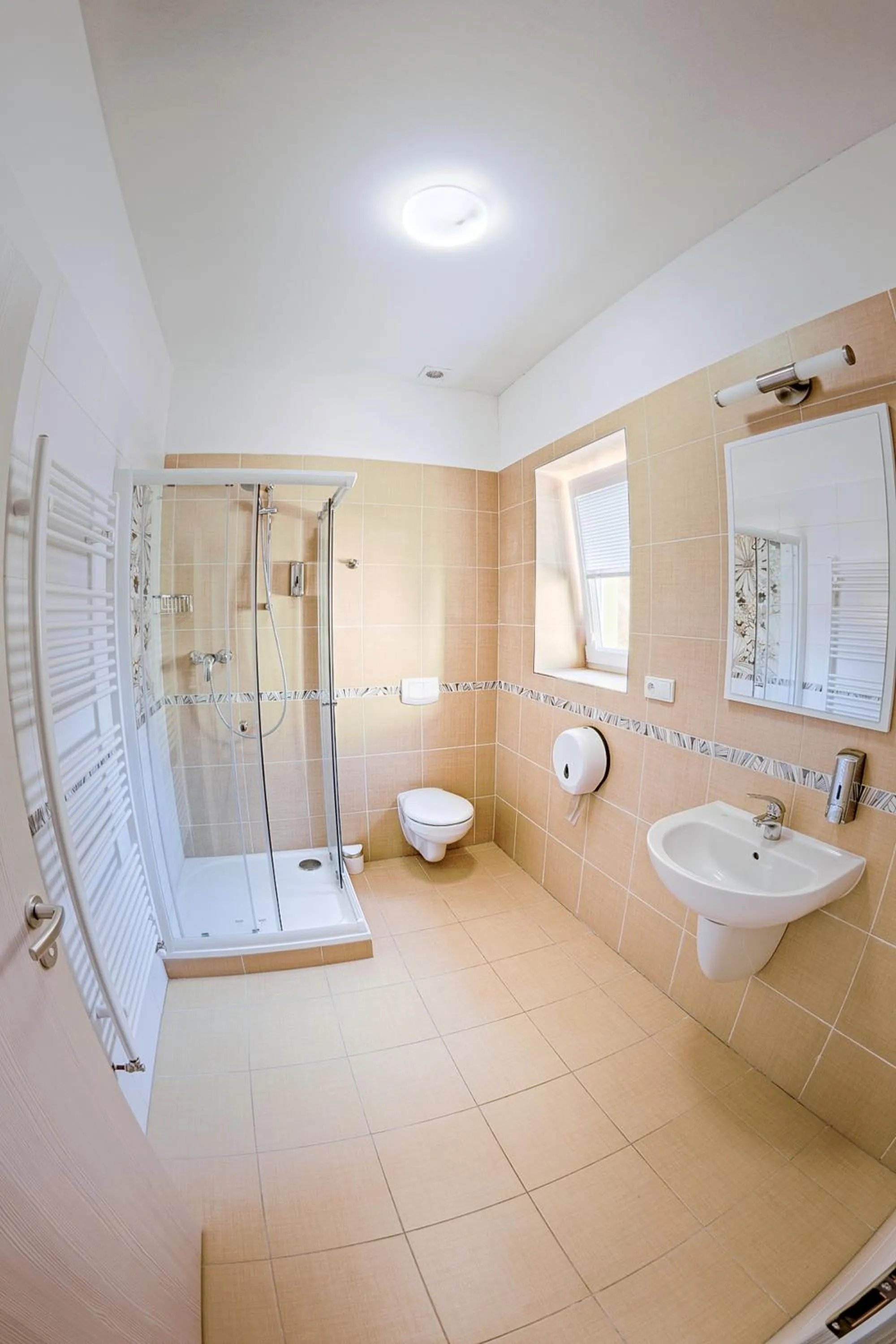 Shower in Cuba Bar & Hostel