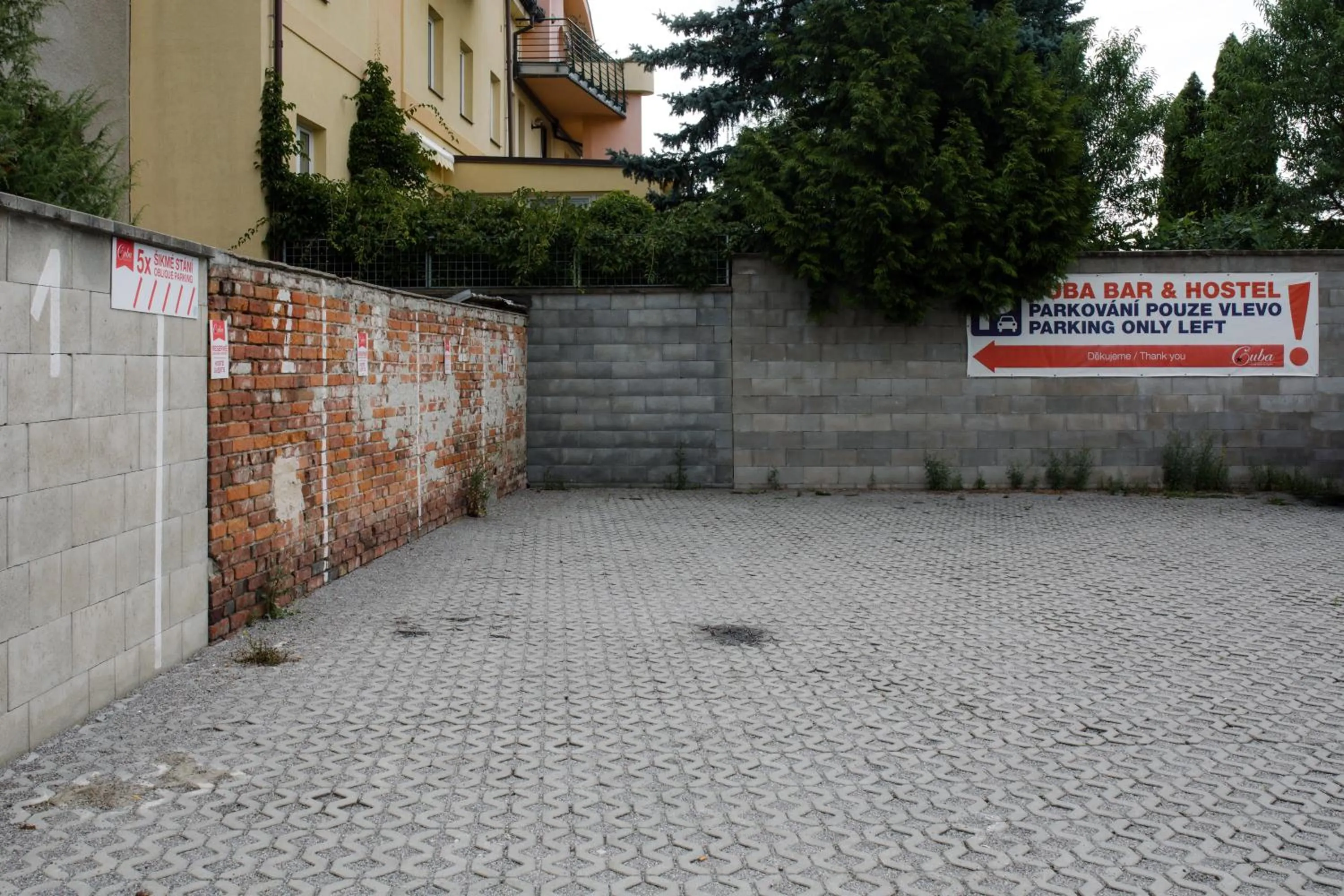 Parking in Cuba Bar & Hostel