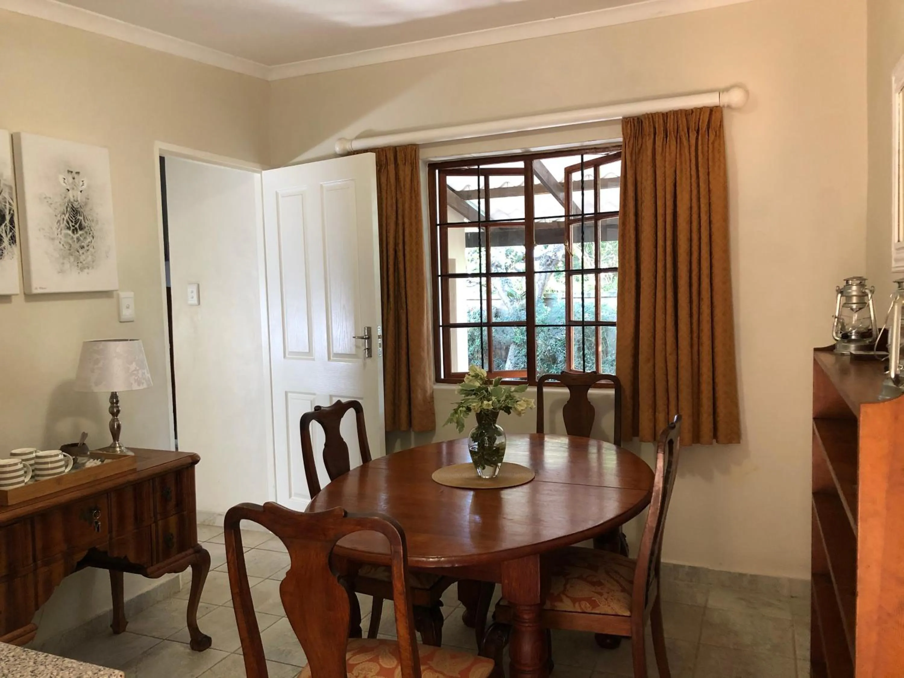 Seating area in Salt Rock Manor