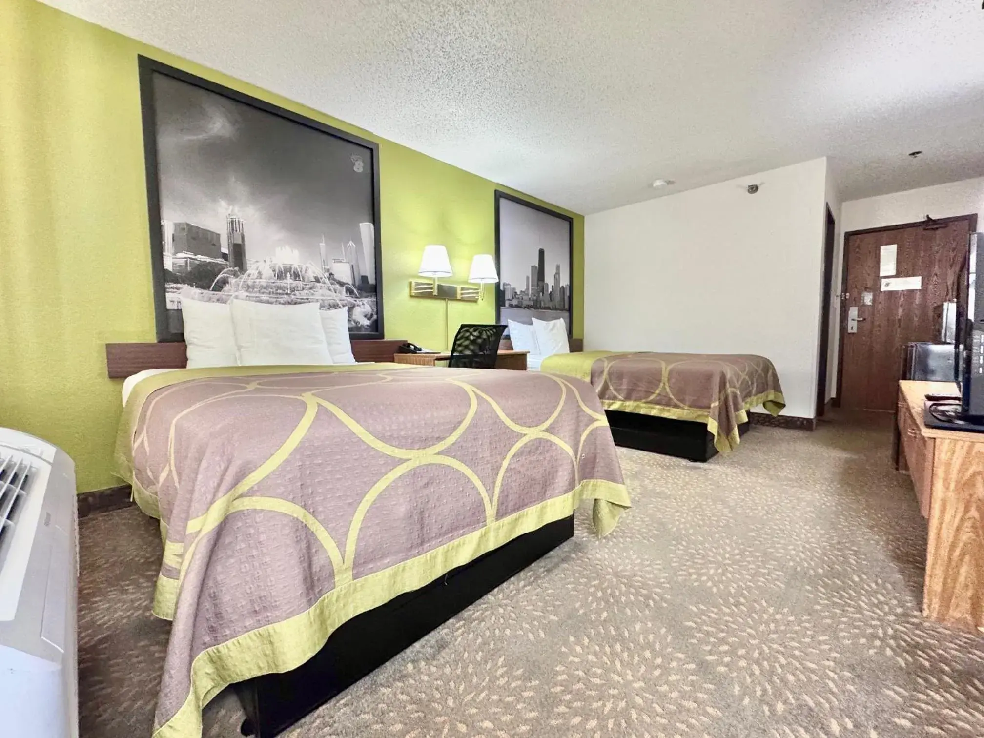 Bed in Super 8 by Wyndham Mokena/Frankfort /I-80 Bed in Super 8 by Wyndham Mokena/Frankfort /I-80