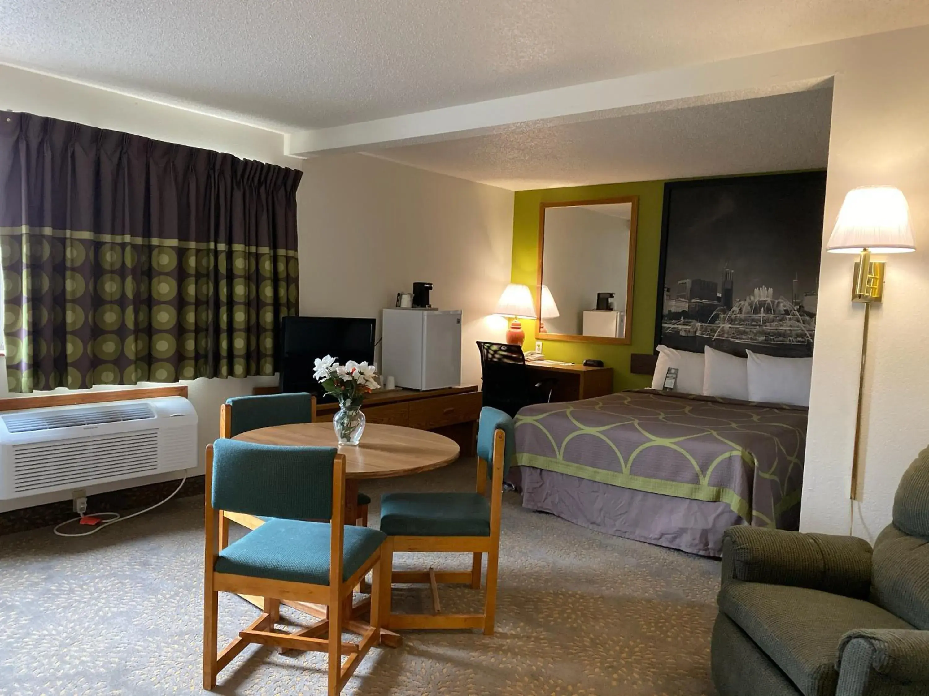 Photo of the whole room, Bed in Super 8 by Wyndham Mokena/Frankfort /I-80 Photo of the whole room, Bed in Super 8 by Wyndham Mokena/Frankfort /I-80