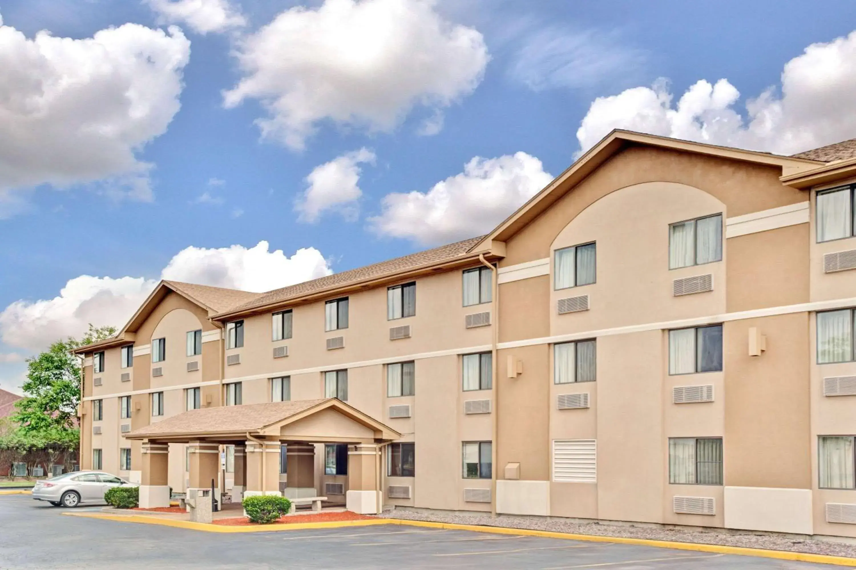 Property building in Super 8 by Wyndham Mokena/Frankfort /I-80 Property building in Super 8 by Wyndham Mokena/Frankfort /I-80